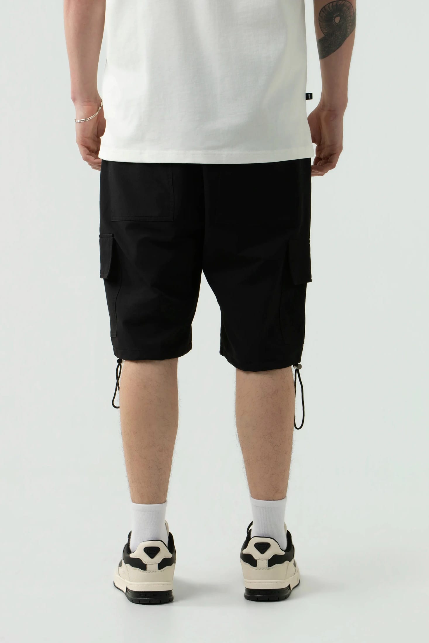 BERMUDA CARGO COLOR NEGRO - imagen 4