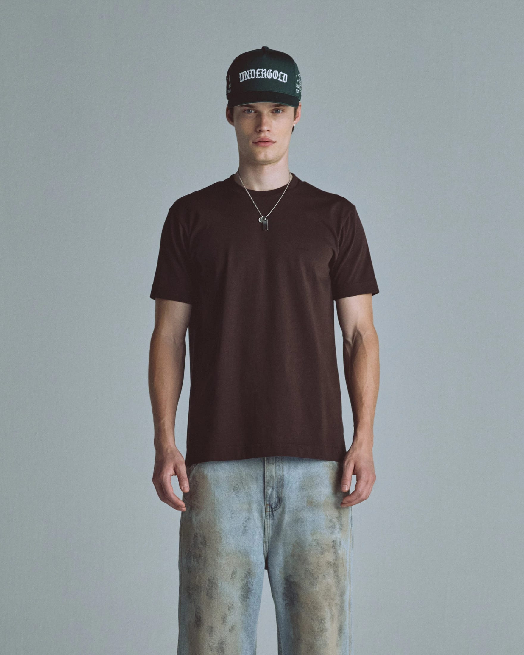 Basics Tiny Logo Regular Fit Tshirt Brown - imagen 2