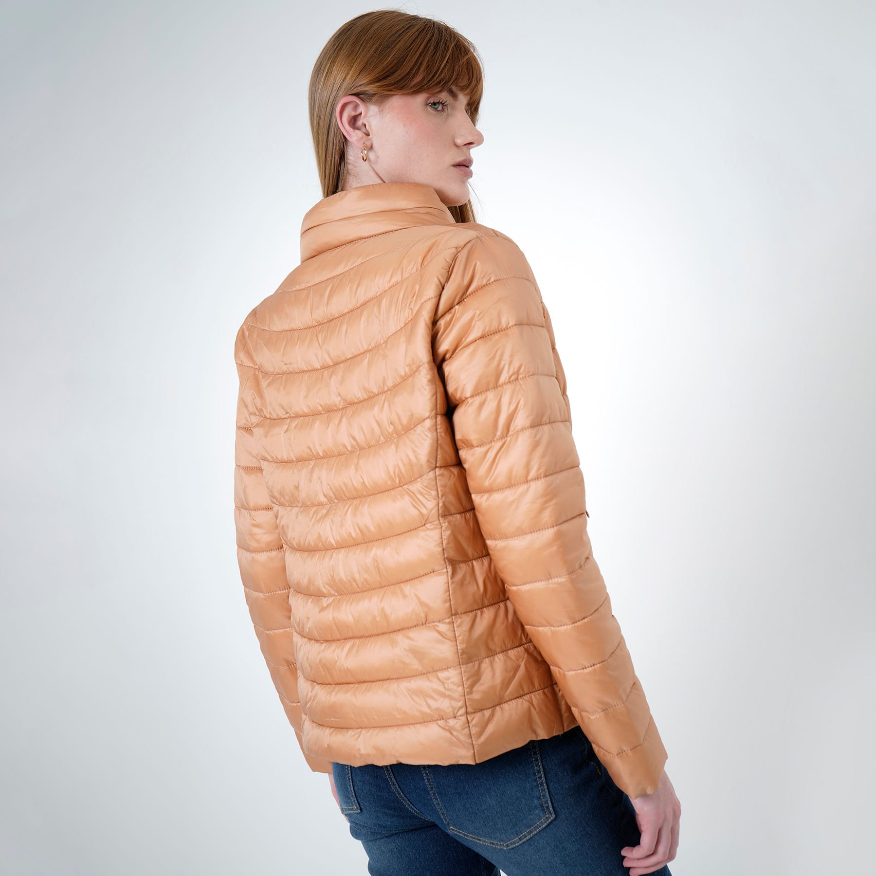 Chaqueta acolchada cuello alto con capucha interna - imagen 31
