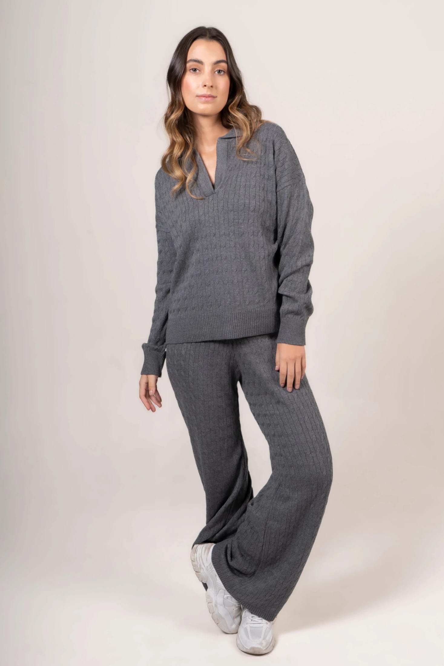 Suéter Trenzado en V Premium Mujer Gris - imagen 5
