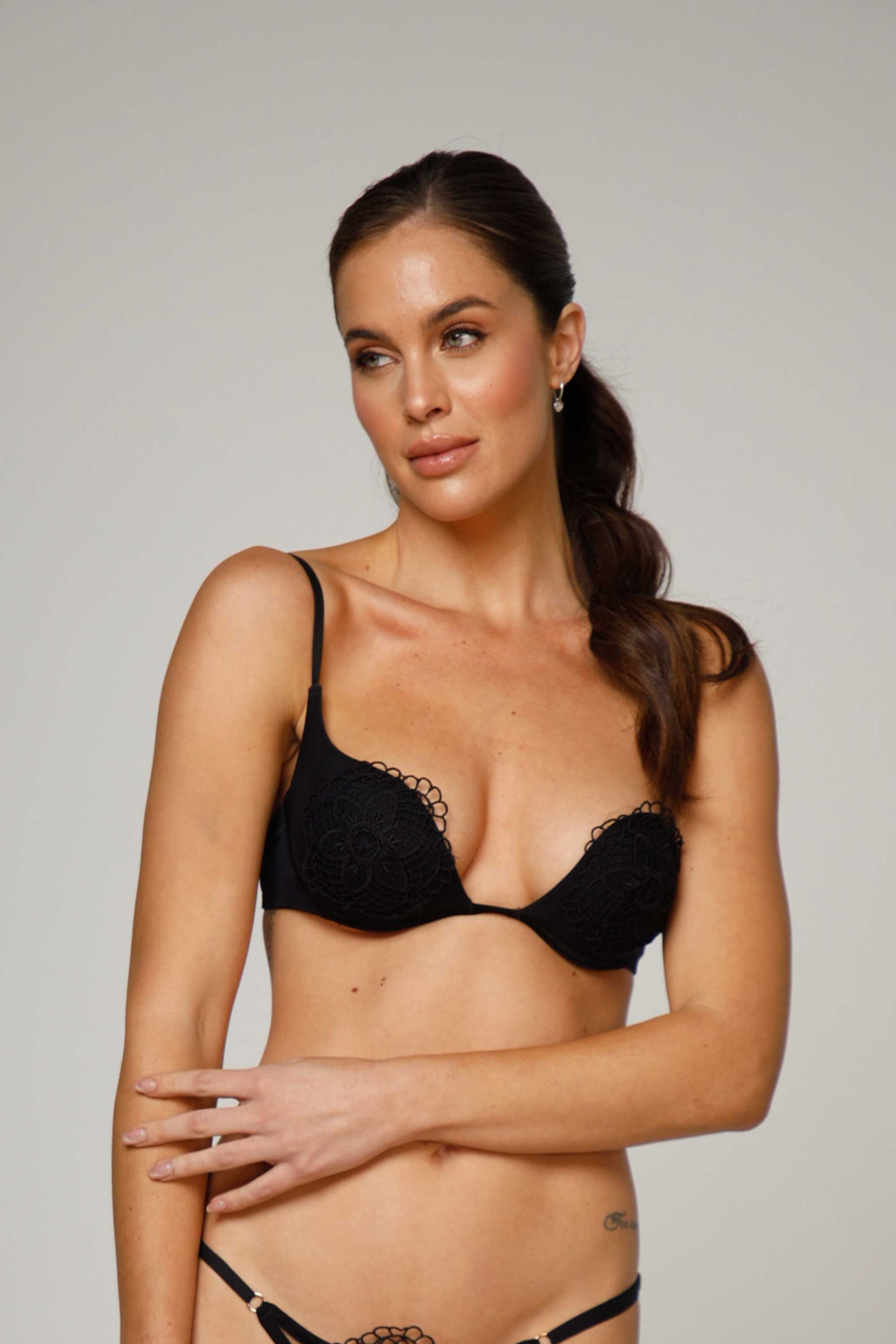BRASIER CON COPA Y ARO ELLIPSE NEGRO - imagen 1