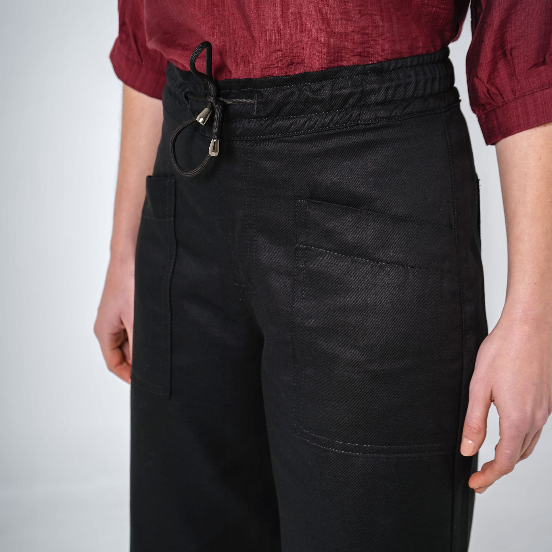 Pantalón básico estilo cargo bota flare con ajuste en cintura - imagen 10