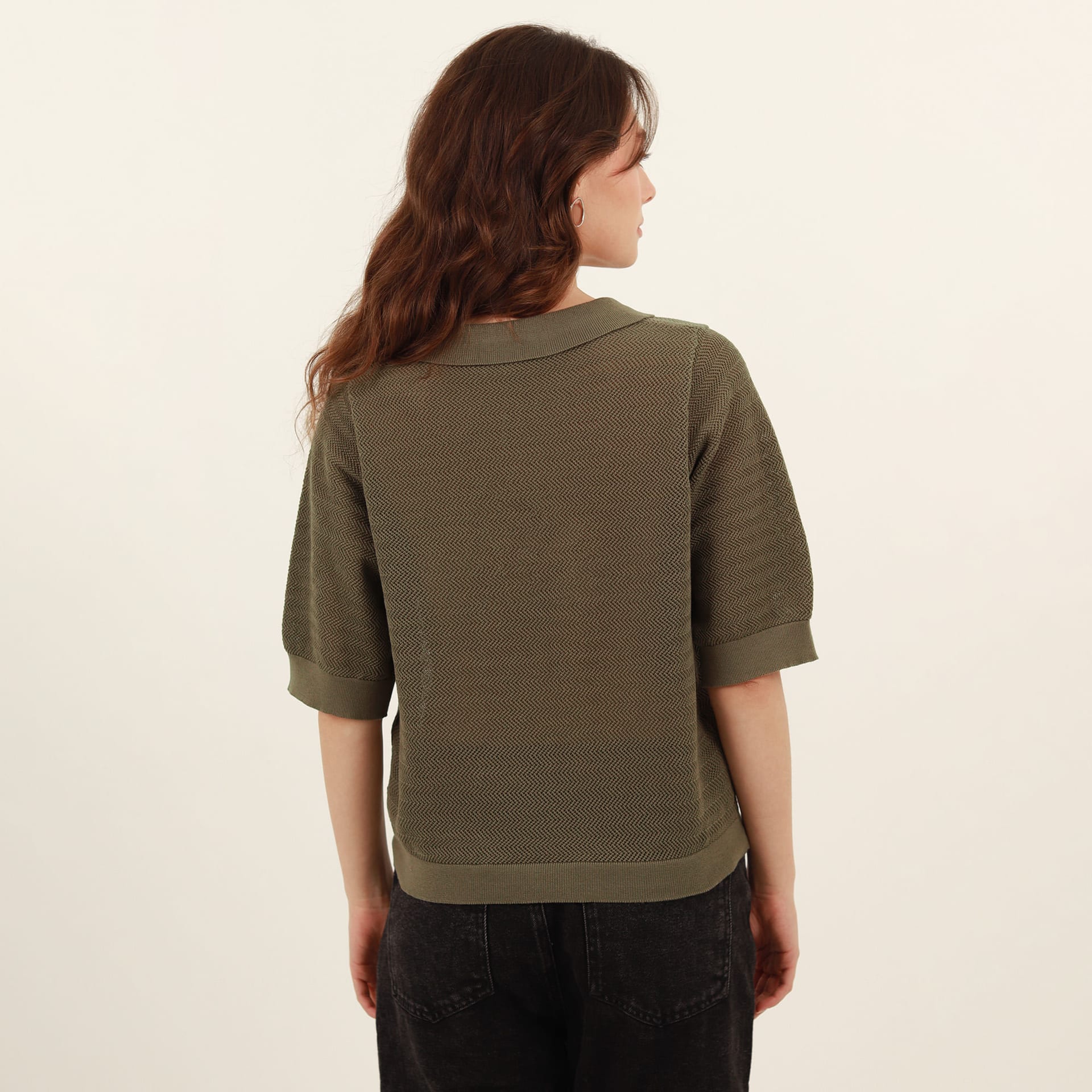 Sweater cuello polo manga corta con textura - imagen 10