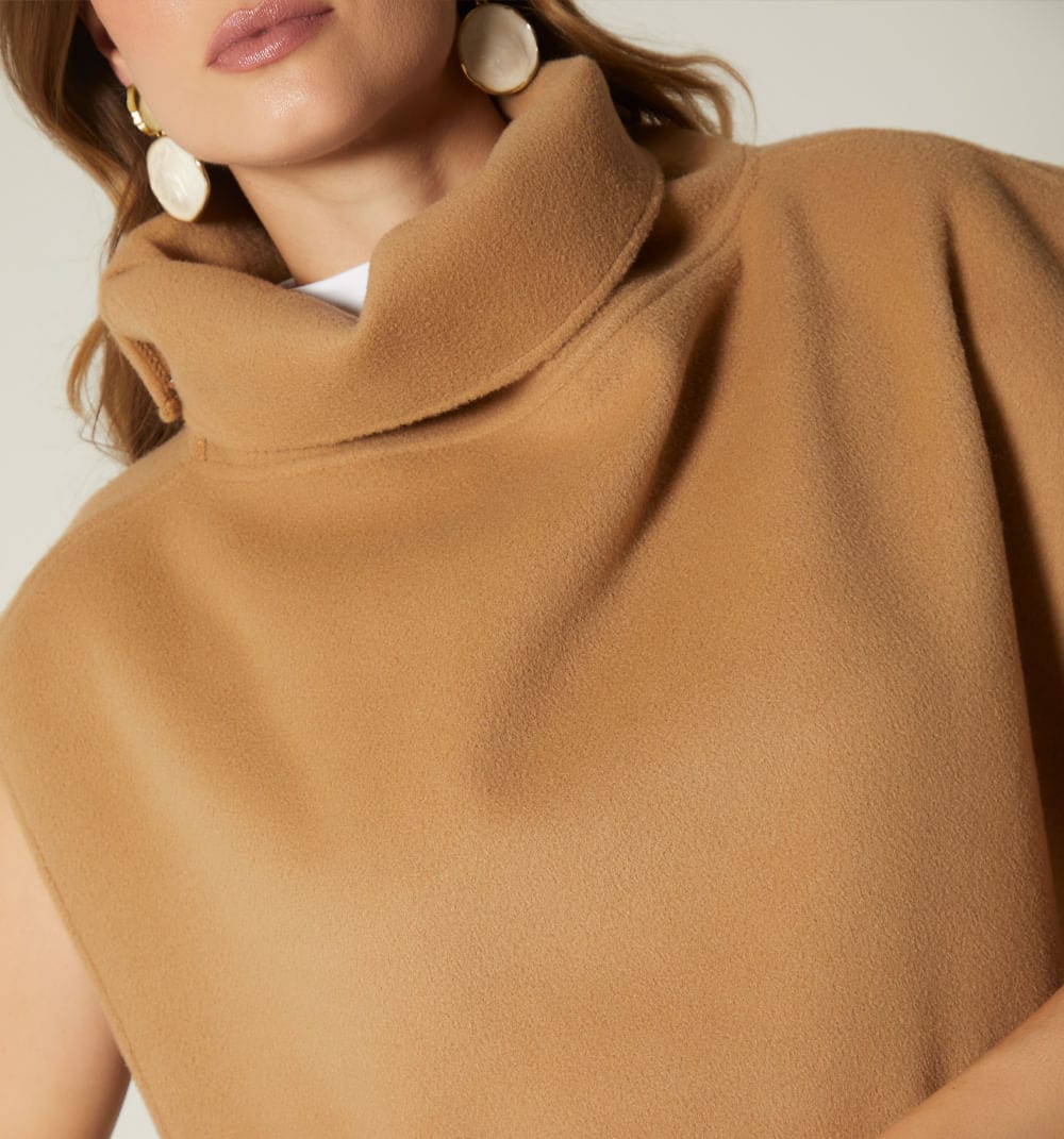 Poncho corto con flecos - imagen 8
