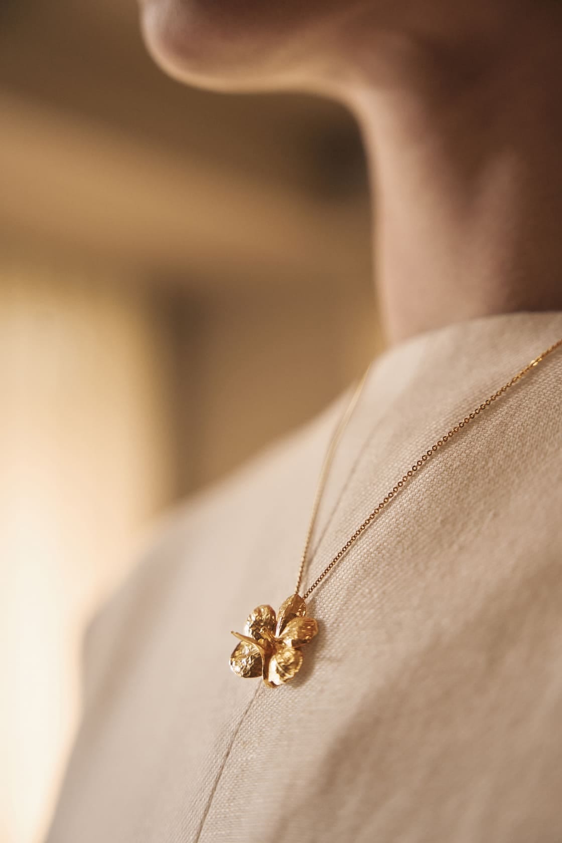 MINI VANDA ORCHID 18K NECKLACE - imagen 2