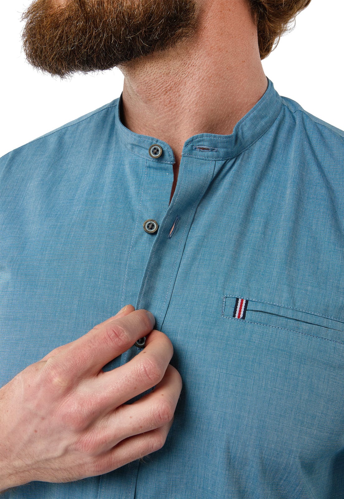 Camisa cuello neru azul indigo claro con bolsillo de ribete - imagen 4