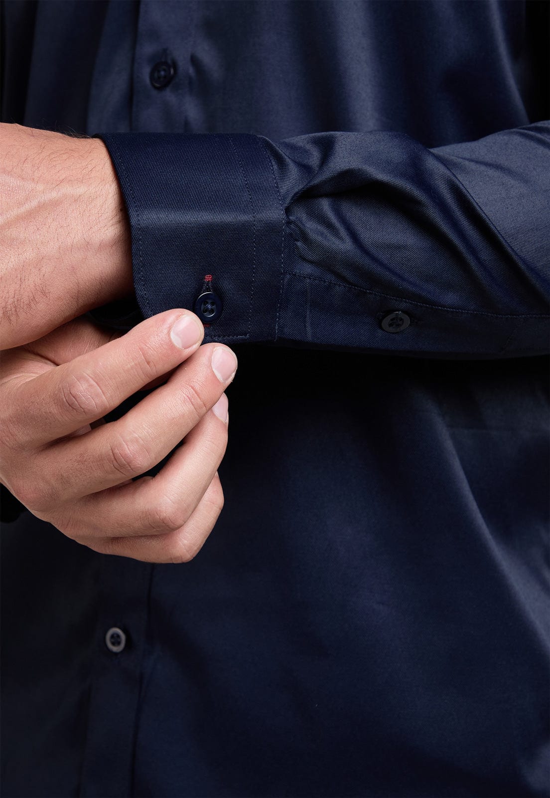 Camisa azul oscura con contraste interno - imagen 5