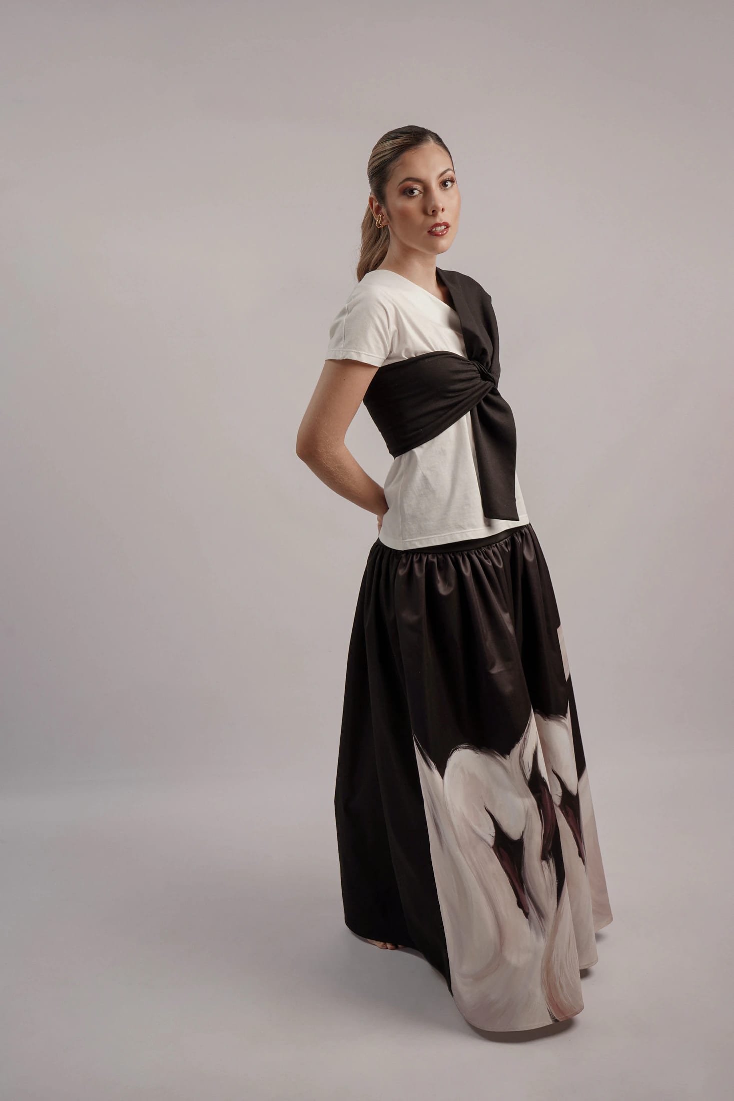T-SHIRT BOW BLACK AND WHITE - imagen 4