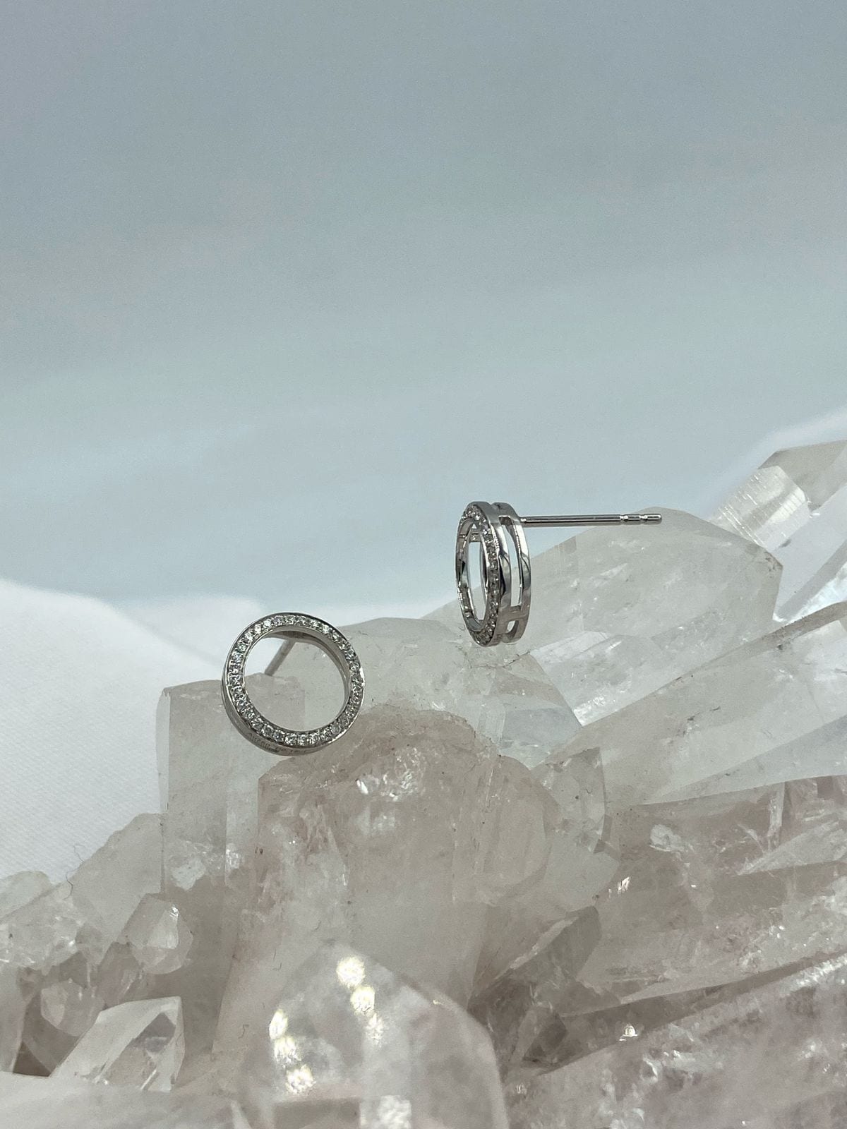 Dije Redondo Diamantes en Oro Blanco 18K - imagen 2