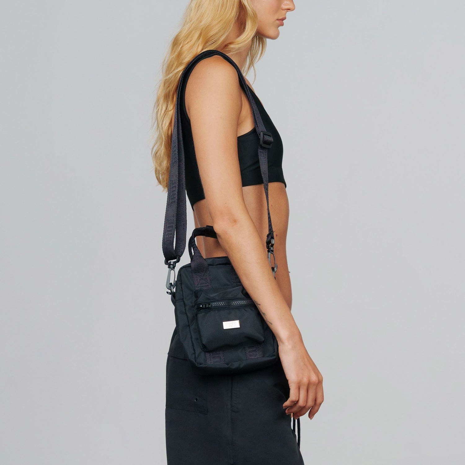 True Classic Crossbody Bag - Black - imagen 2
