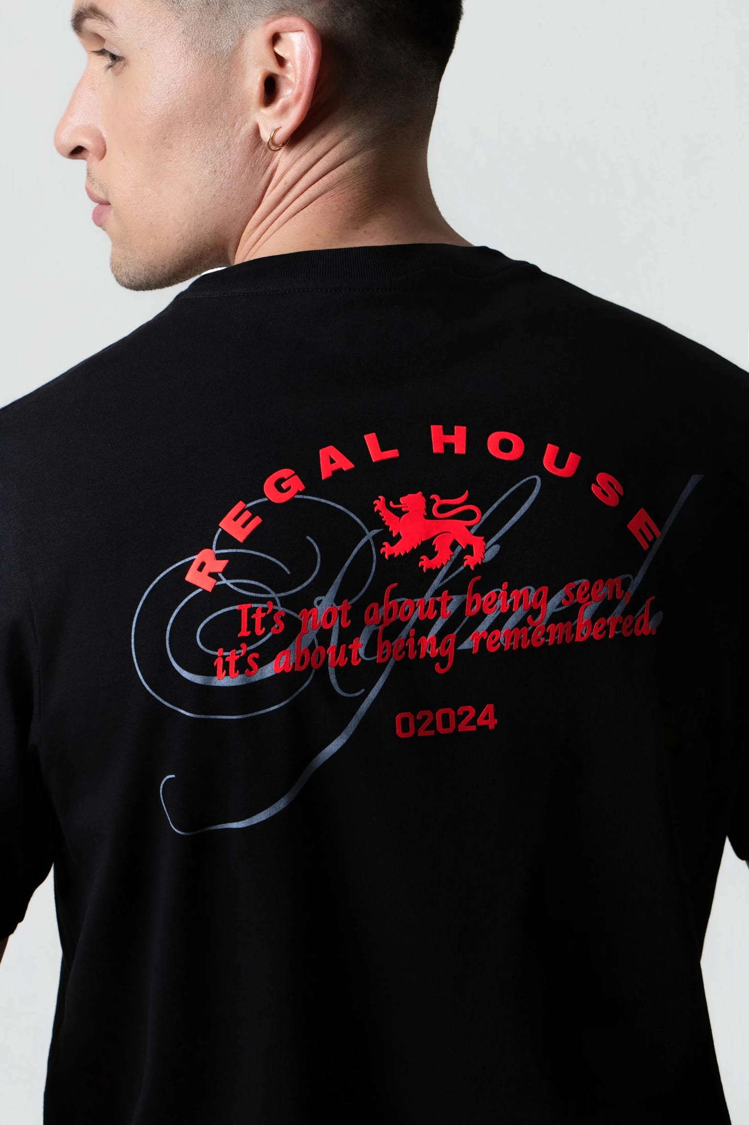 CAMISETA ESPECIAL ESTAMPADO LOCALIZADO COLOR NEGRO - imagen 4
