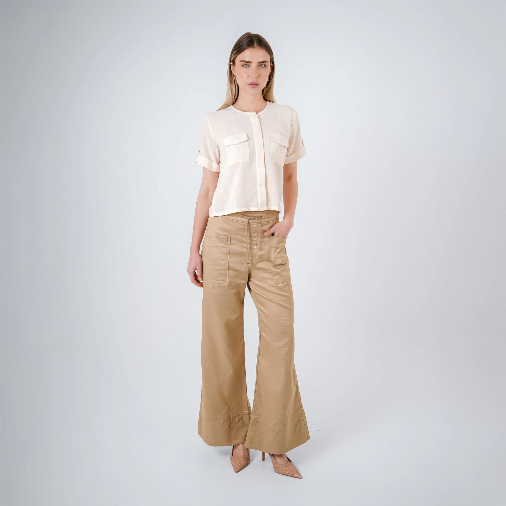 Blusa abierta escote redondo manga corta con charreteras - imagen 13
