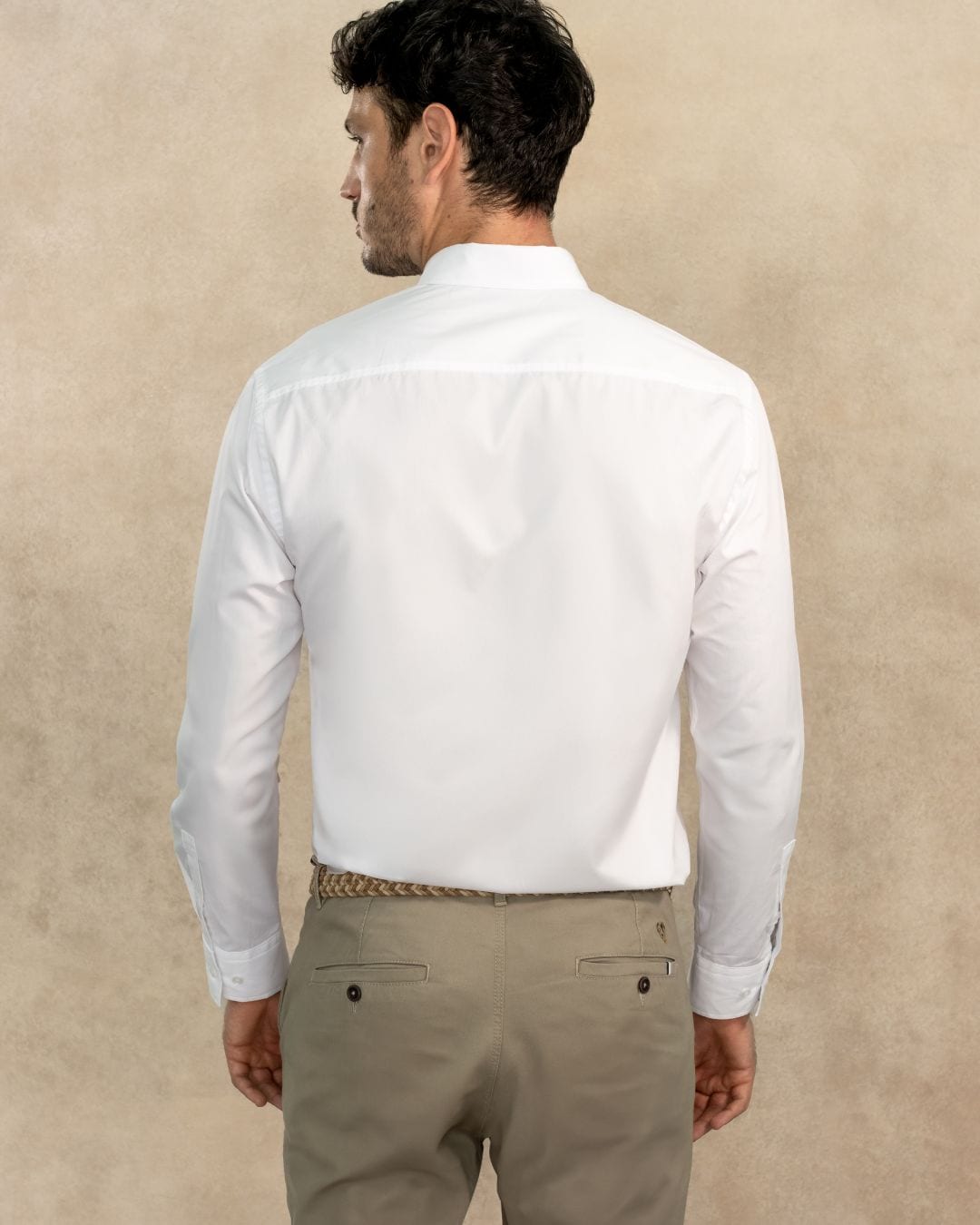 Camisa Antimanchas Popelina Blanco con Bolsillo Logo Azul- Talla Regular - imagen 3