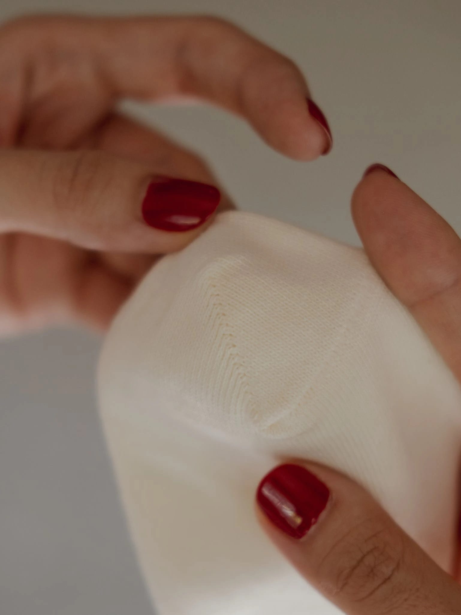 OUTLINE RIB SOCKS - CREAMY & RED - imagen 2