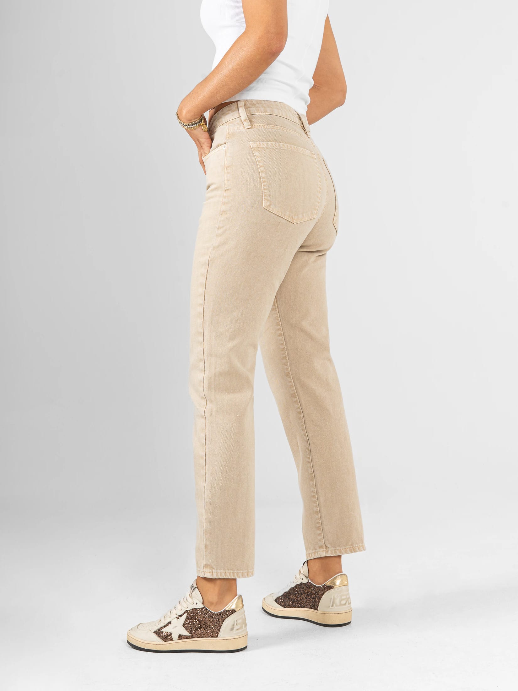 Ref: 0620526 Pantalón mom fit, rígido, tiro alto, tono caqui - imagen 2