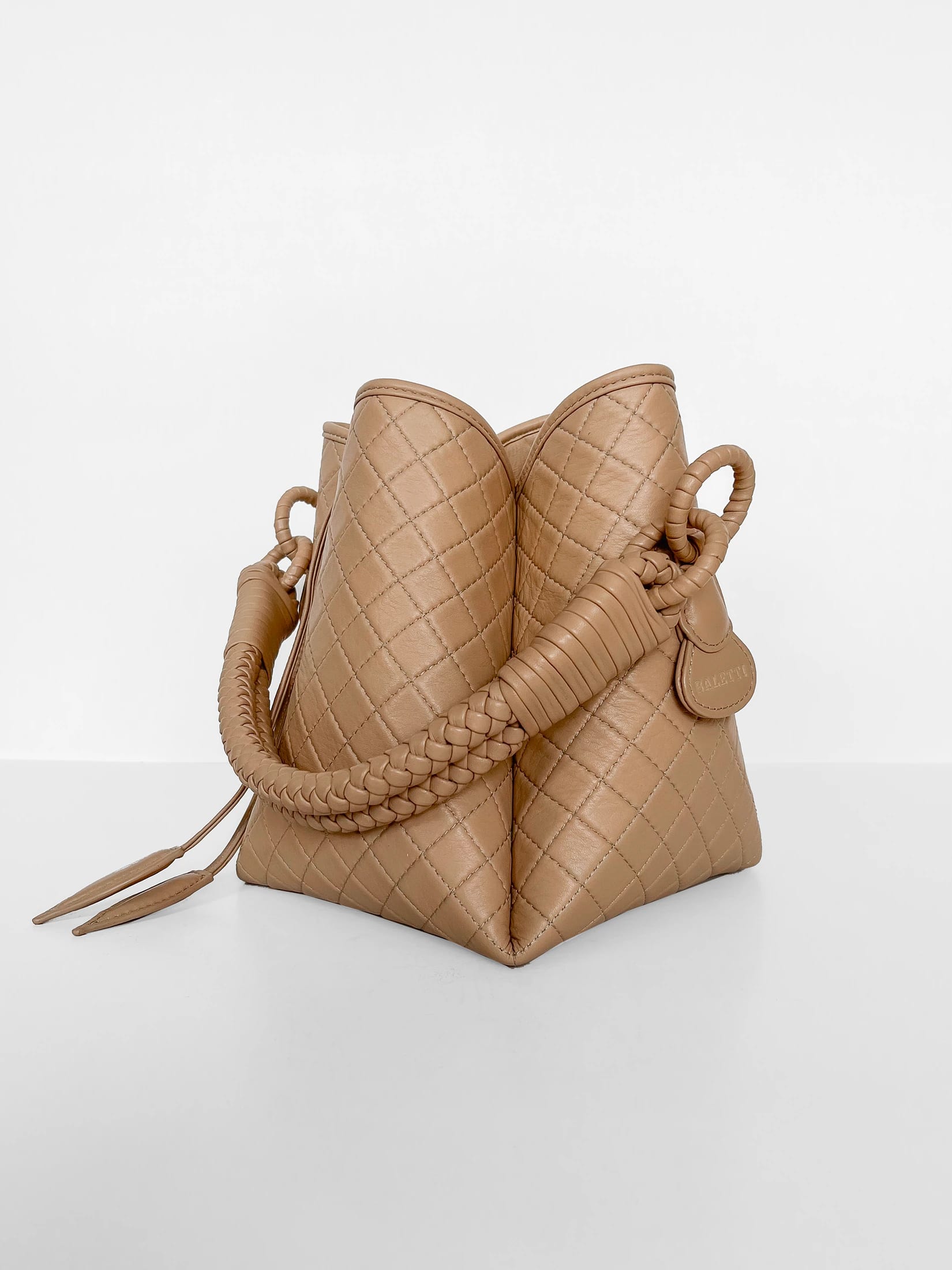 Tulip Bucket Bag, Cappuccino - imagen 3