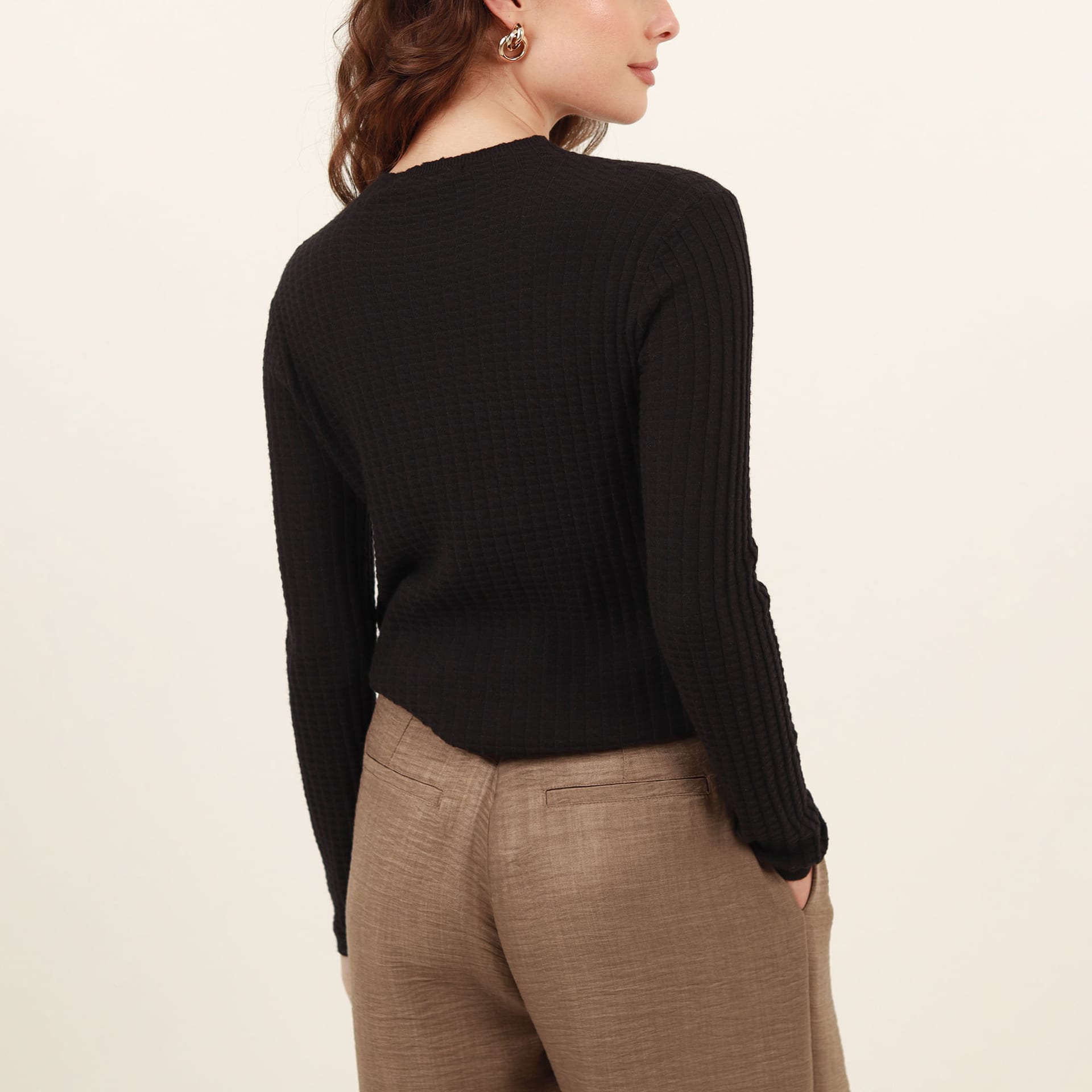 Sweater tejido wafle cuello redondo manga larga - imagen 6