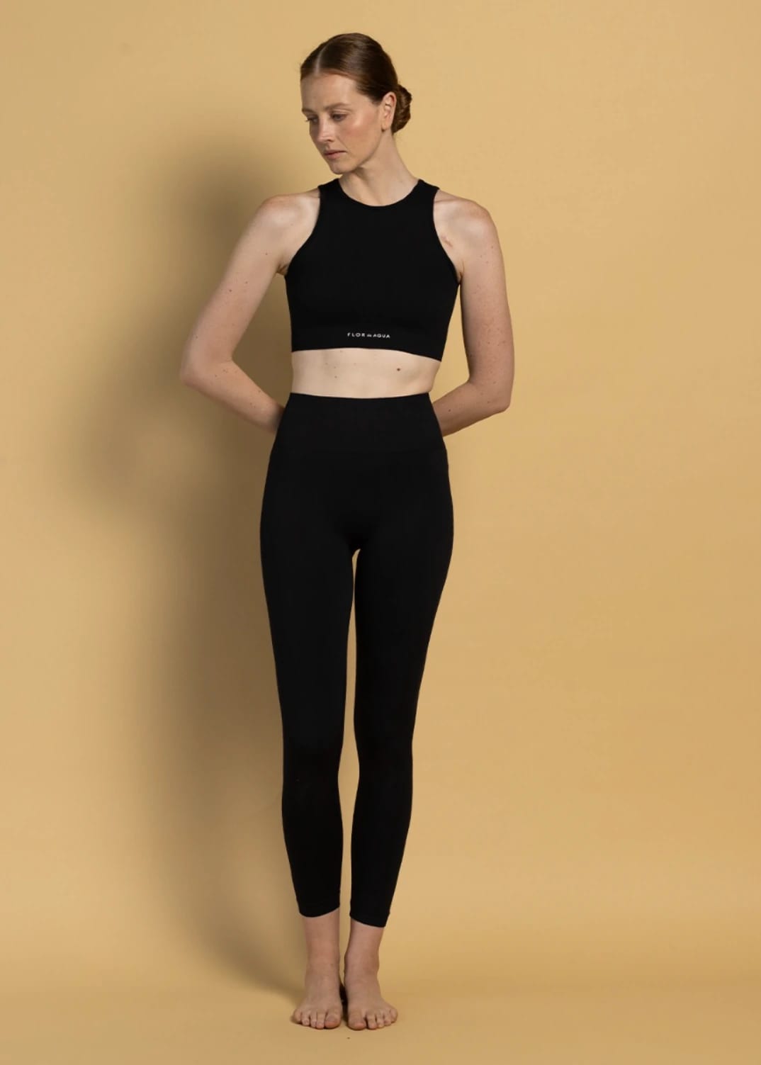 Set Croptop V Back Legging Liso Negro - imagen 1