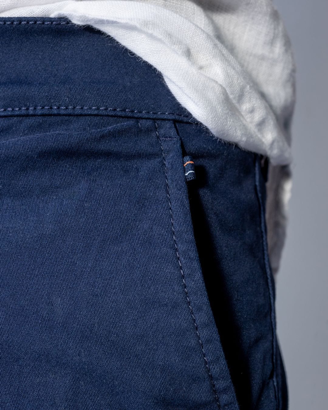 Bermuda Elastica Azul Navy - imagen 4
