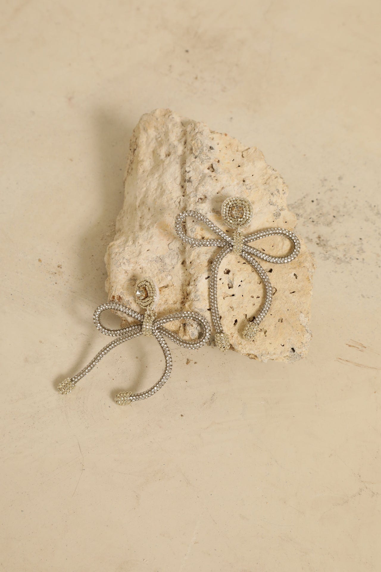 Merry Bow Silver Earrings - imagen 3
