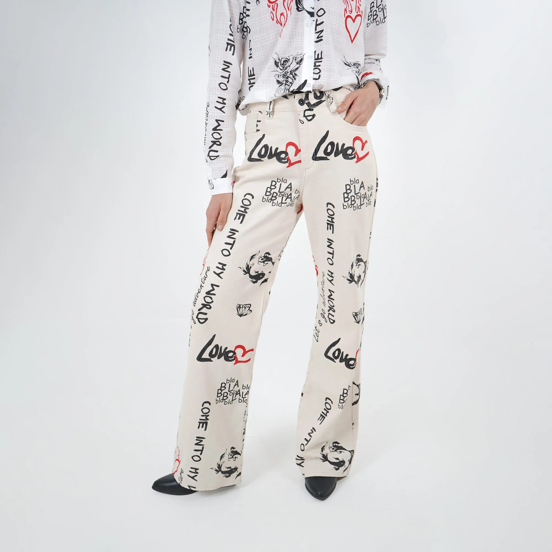 Pantalón estampado textos bota recta - imagen 3