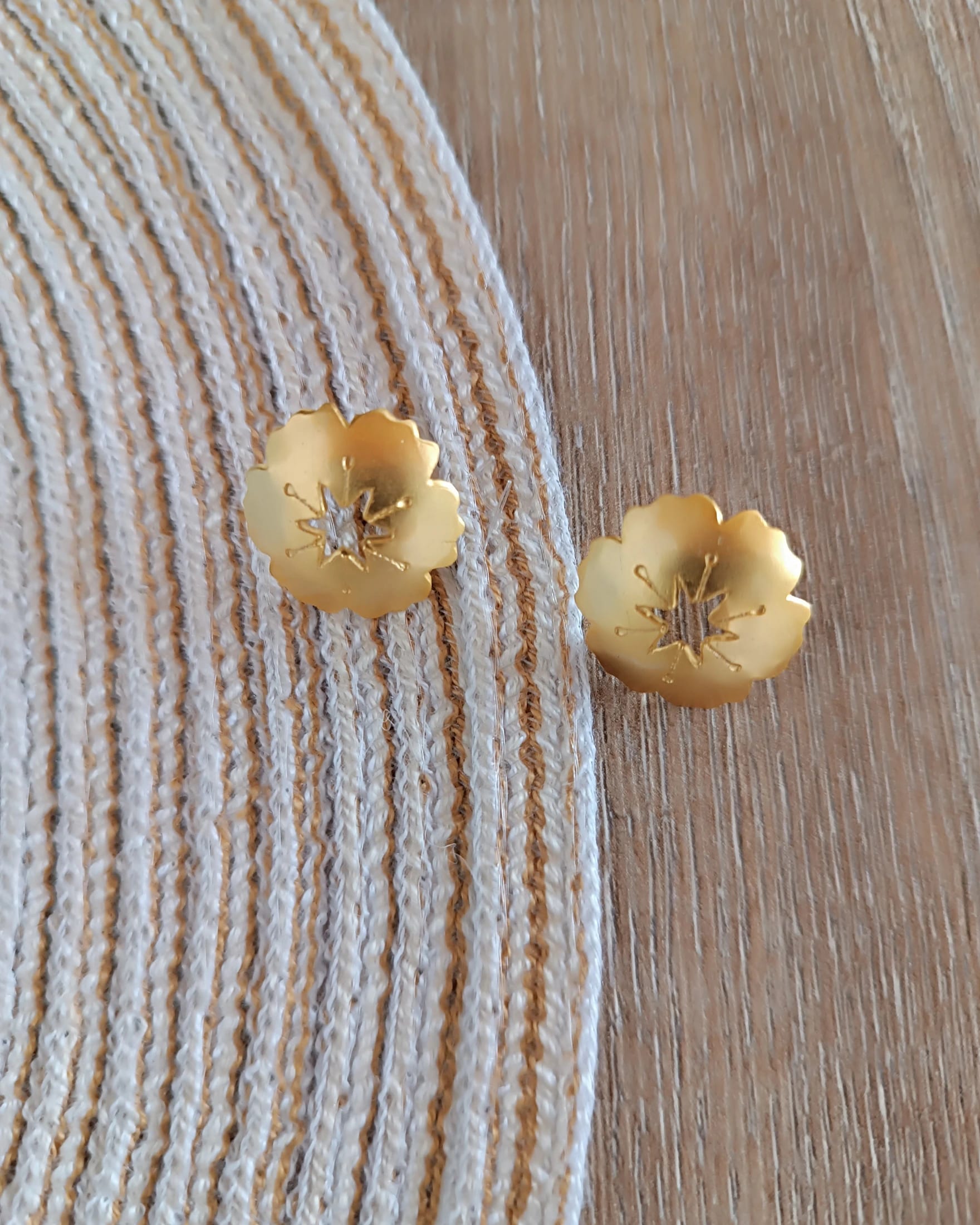 Aretes topos básicos Nala - imagen 5