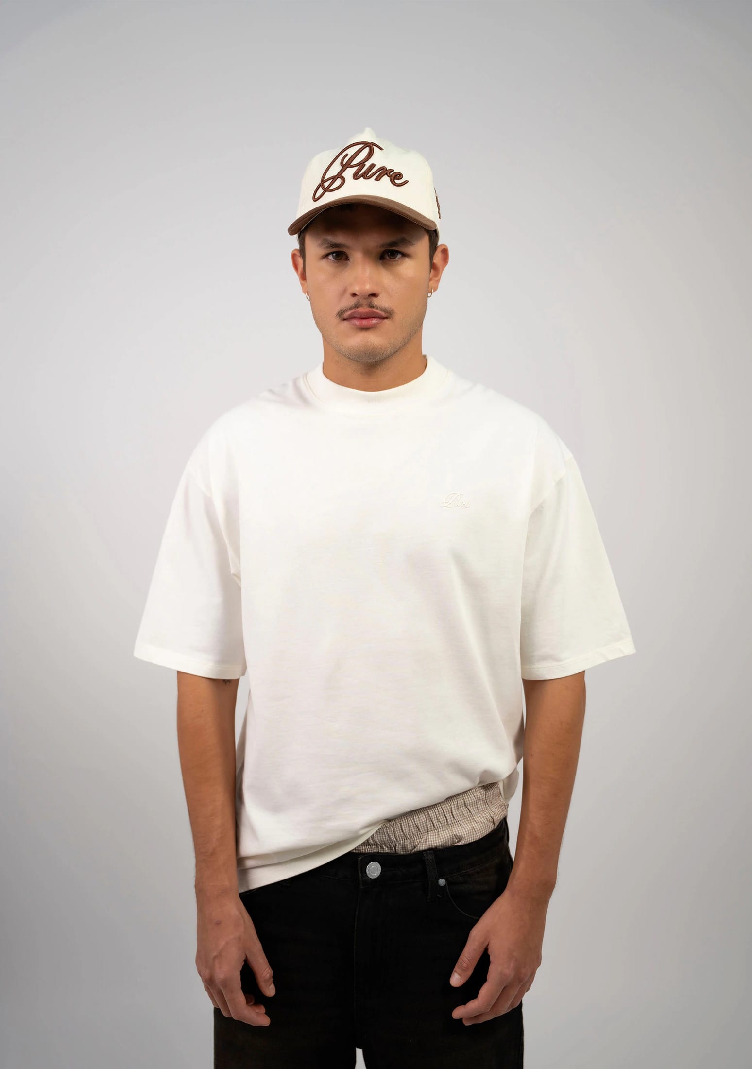 Classic White T-Shirt - imagen 1