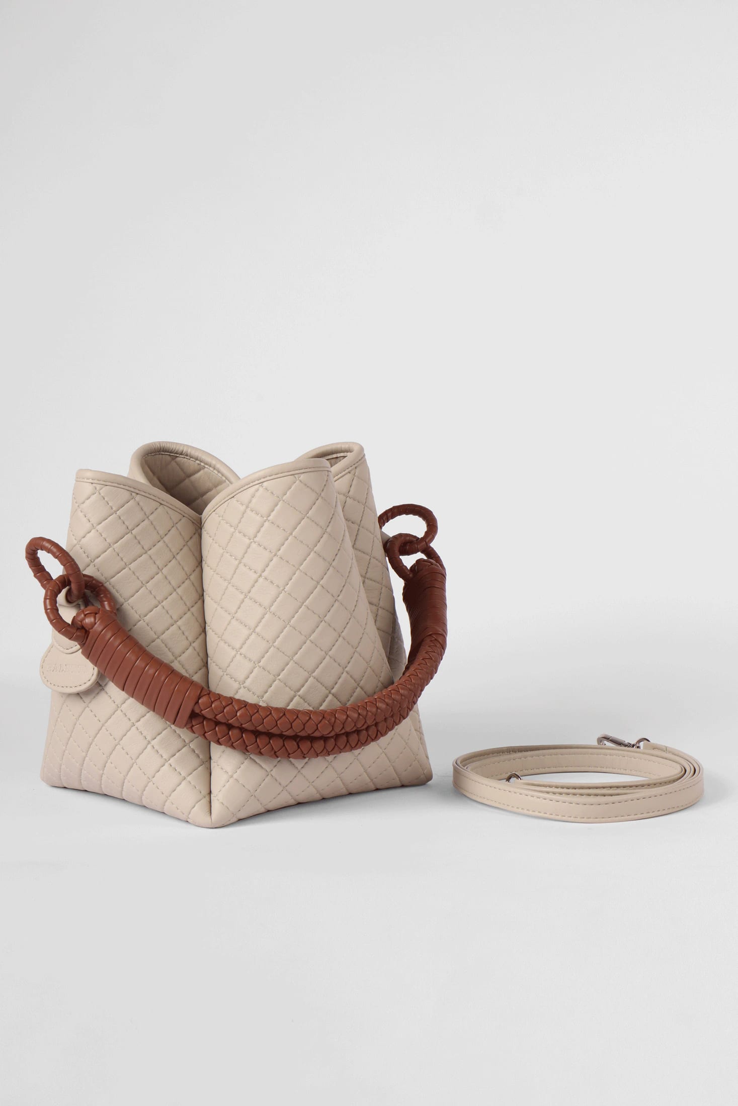 Tulip Bucket Bag, Off-white & Brandy - imagen 4