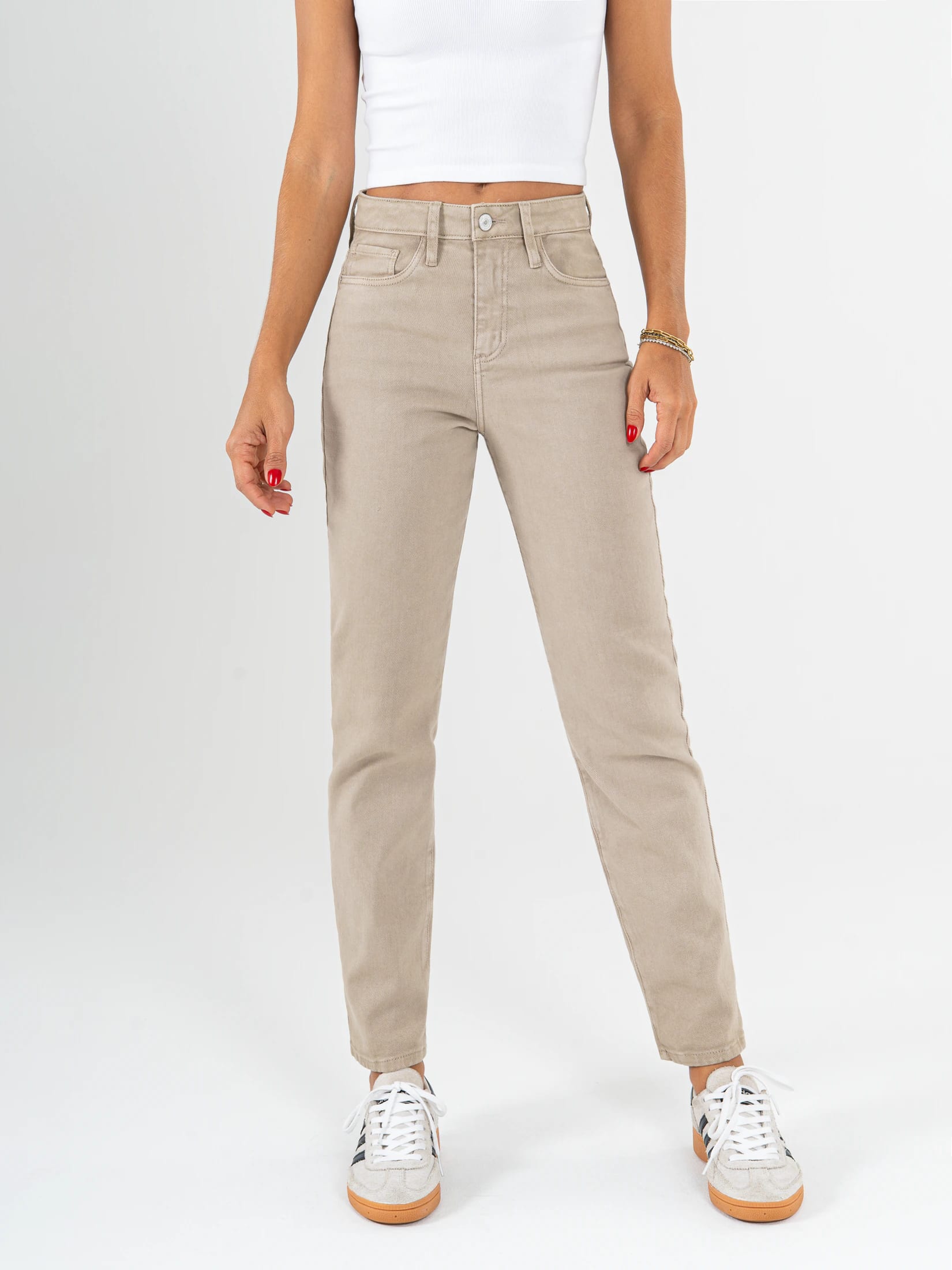 Ref: 069851 Pantalón mom fit stretch, tiro alto, tono arena. - imagen 1