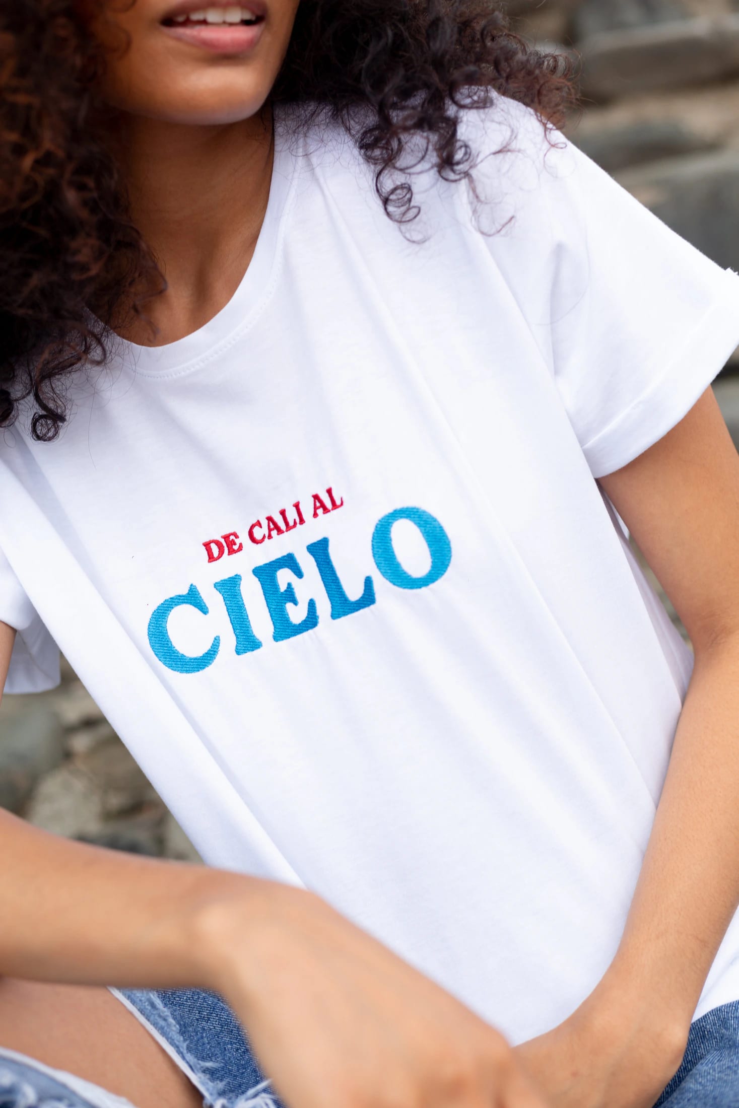 De Cali al Cielo Embroidered Oversized Tee - imagen 2