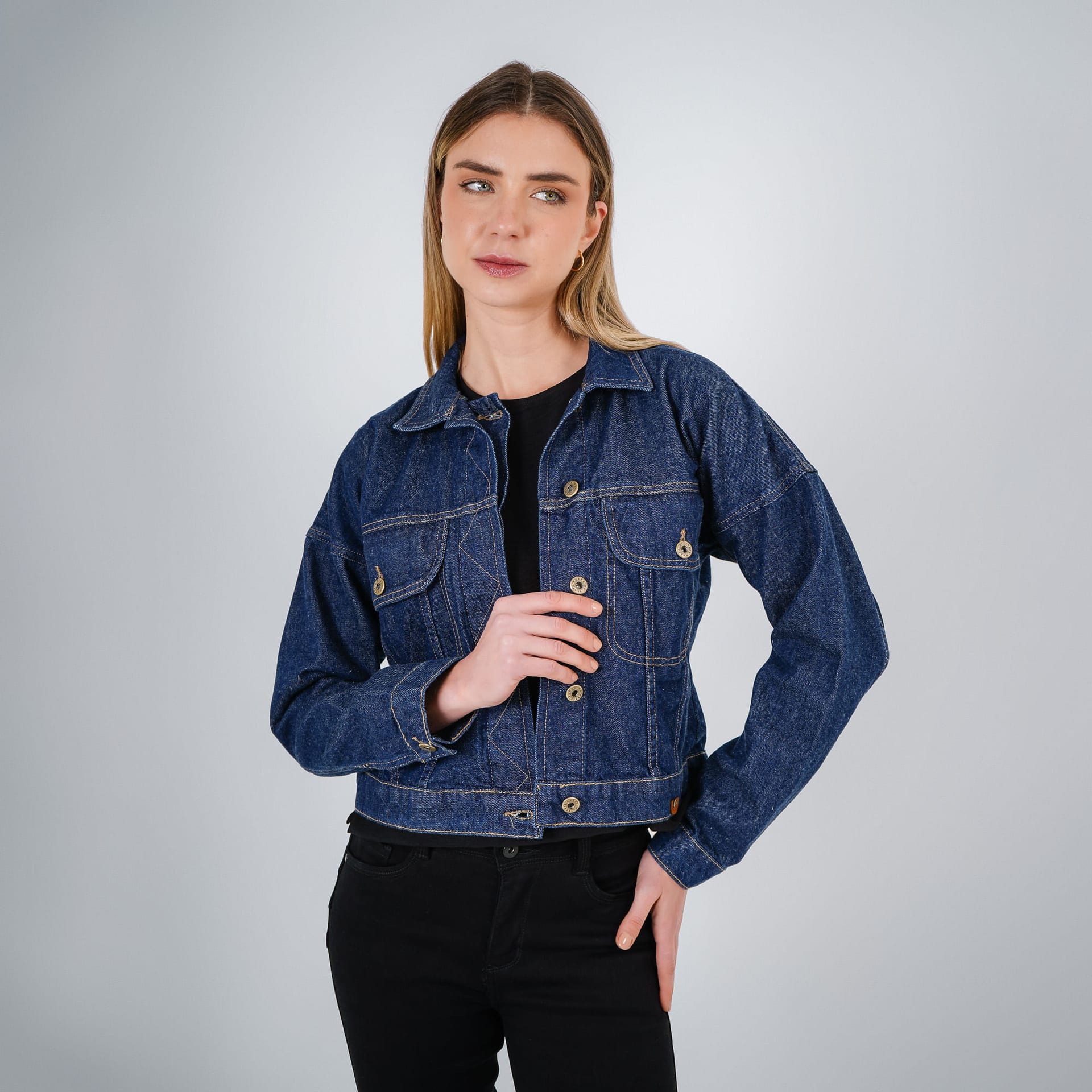 Chaqueta cazadora crop en denim cuello sport - imagen 5