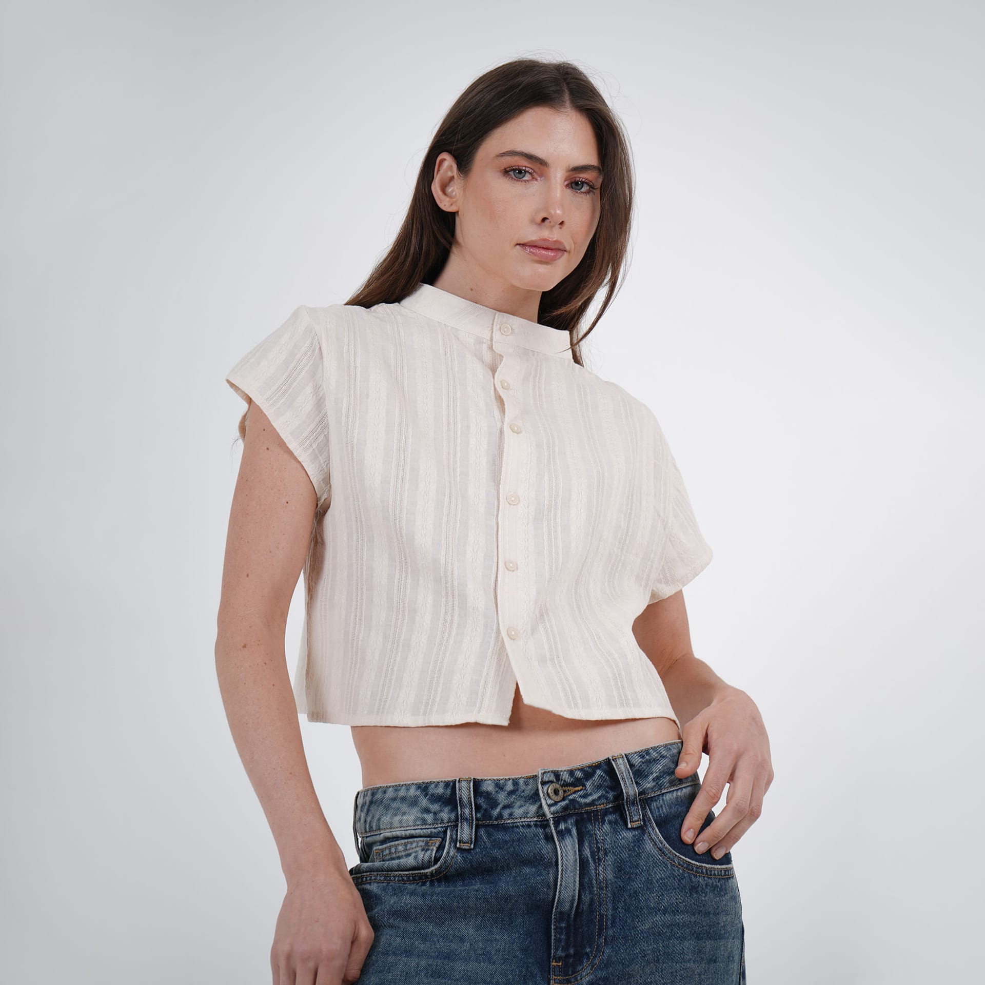 Blusa abierta cuello nerú manga corta doble función con textura - imagen 1