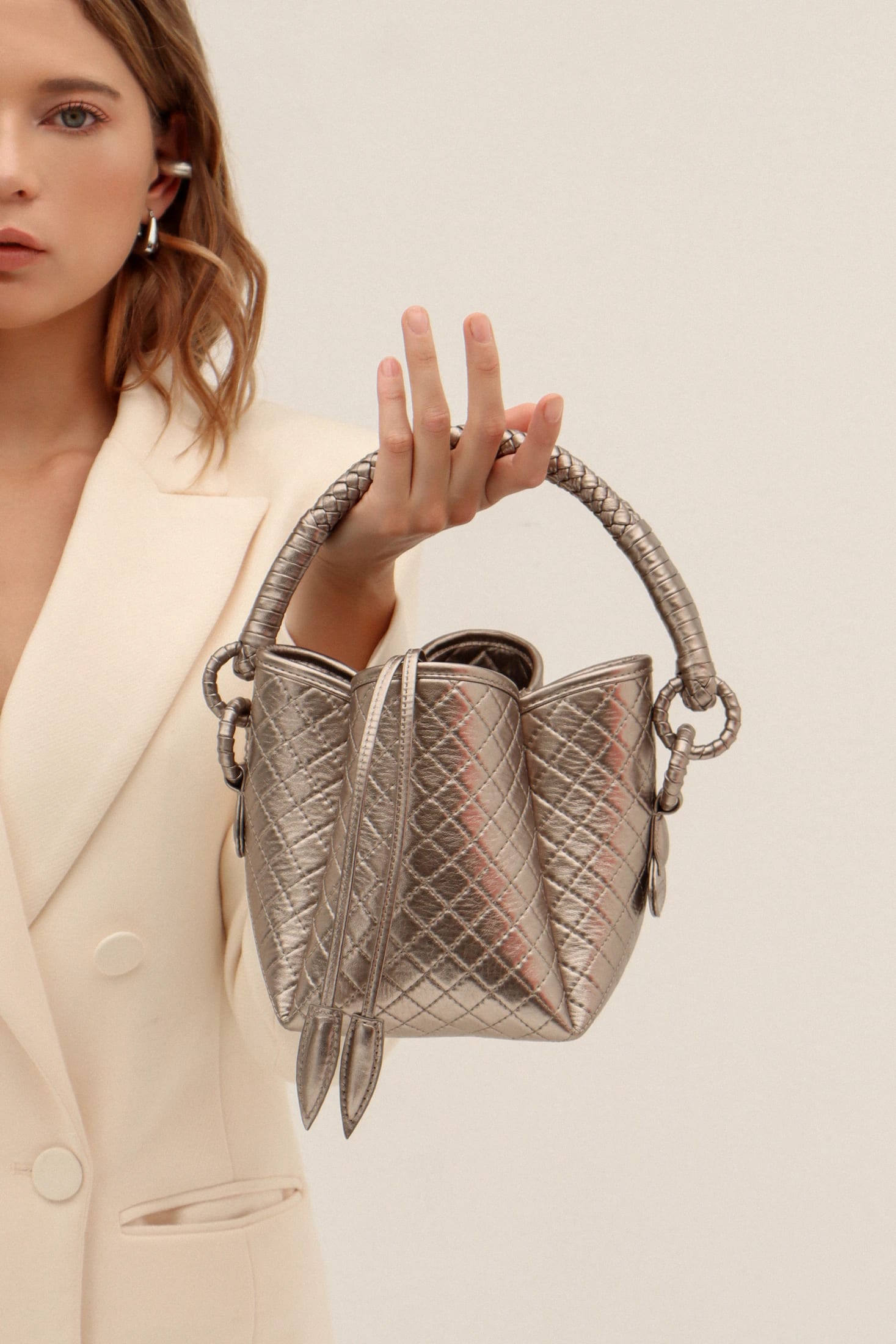 Tulip Mini Bucket Bag, Titanium. Limited Edition - imagen 3