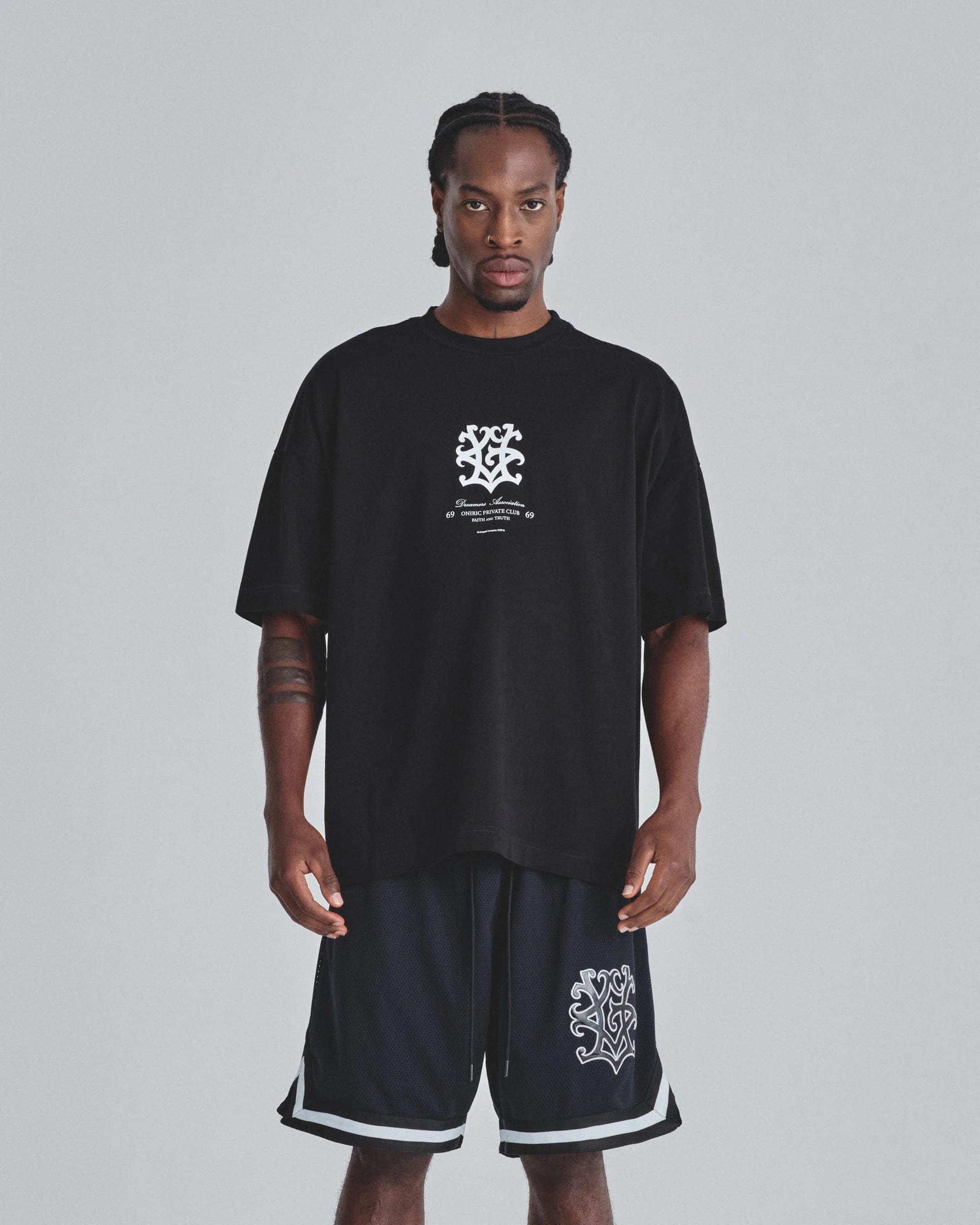 Line UG Monogram Tshirt Black - imagen 2