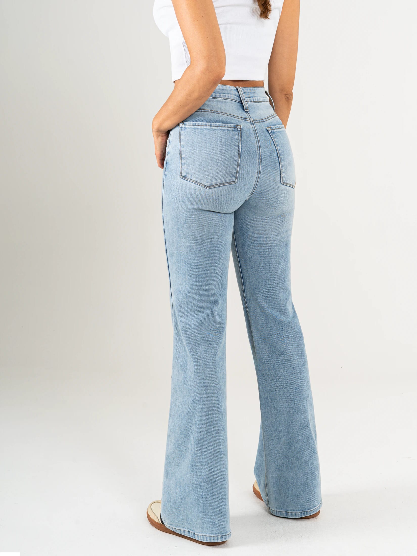 Ref: 065784 Jean flare stretch, bota ancha, tiro alto, tono azul claro. - imagen 2