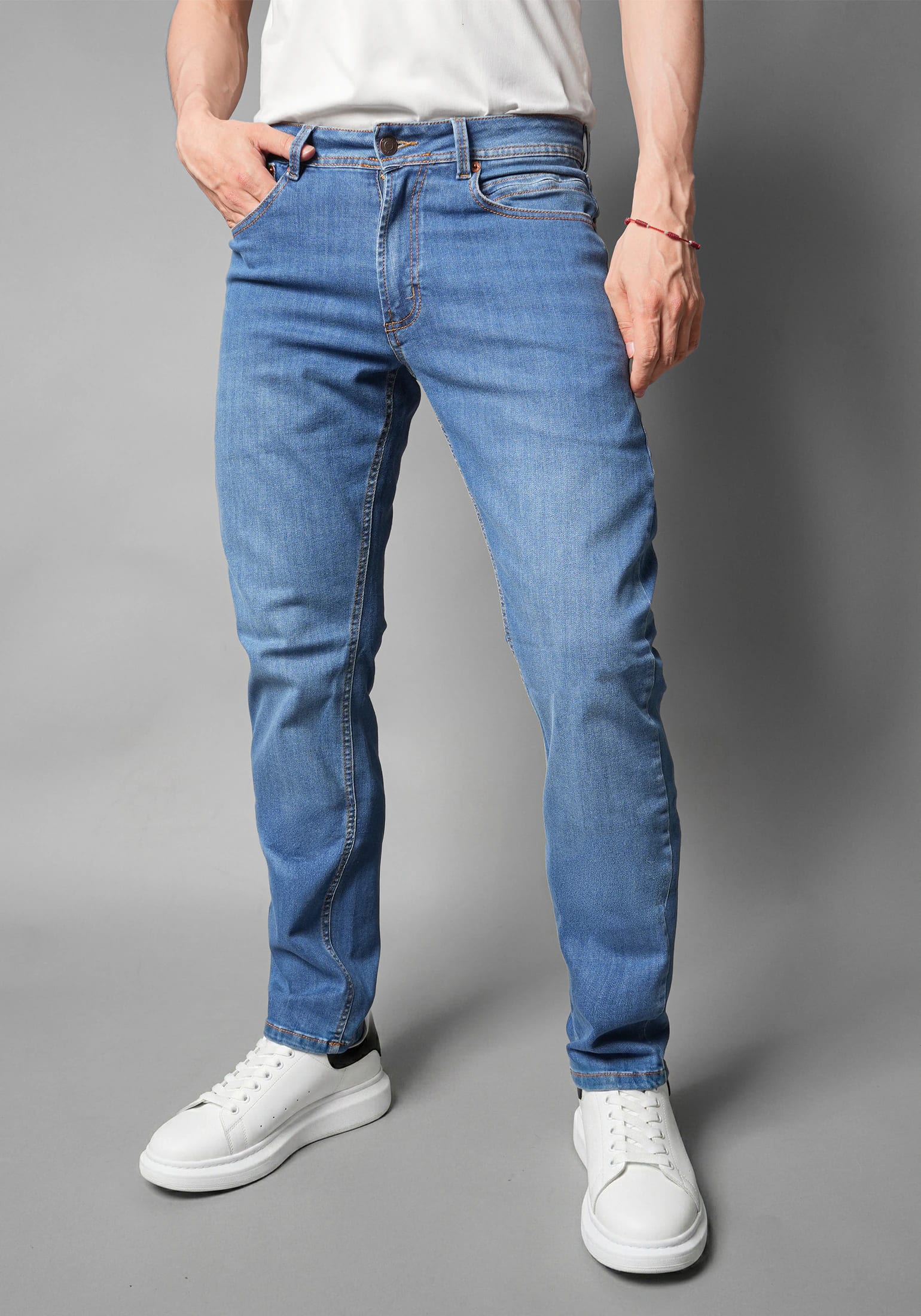 Jean para Hombre en Tono Azul Medio Thunder - imagen 1
