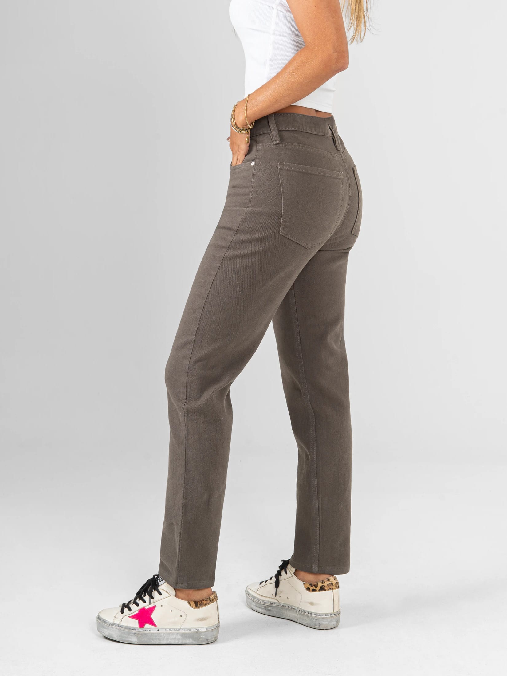 Ref: 0620520 Pantalón mom fit, tiro alto, stretch, tono verde. - imagen 2