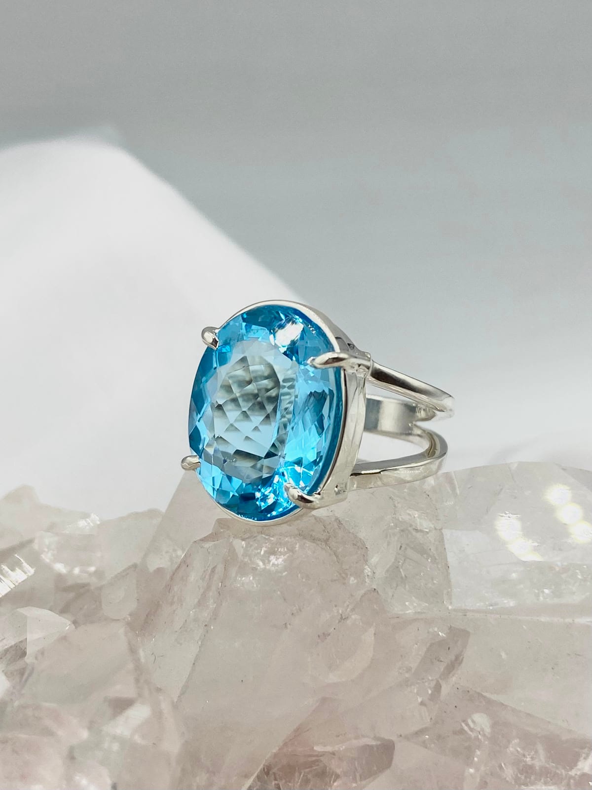 Anillo Topacio Azul Redondo Grande - imagen 1