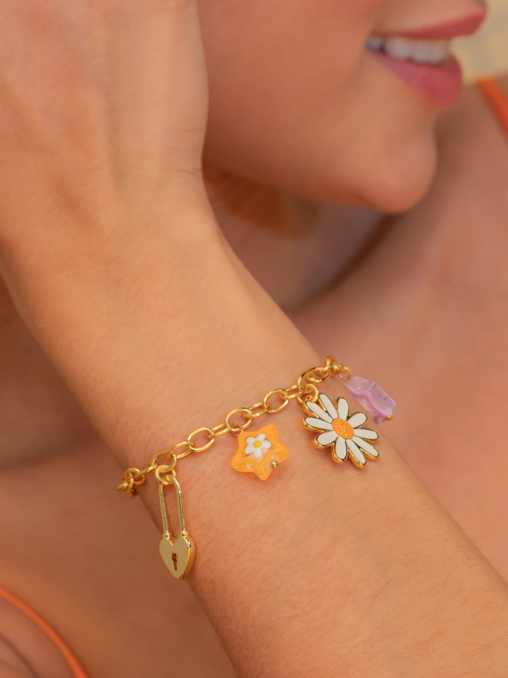 Pulsera Multicharms Margarita + Aretes - imagen 1