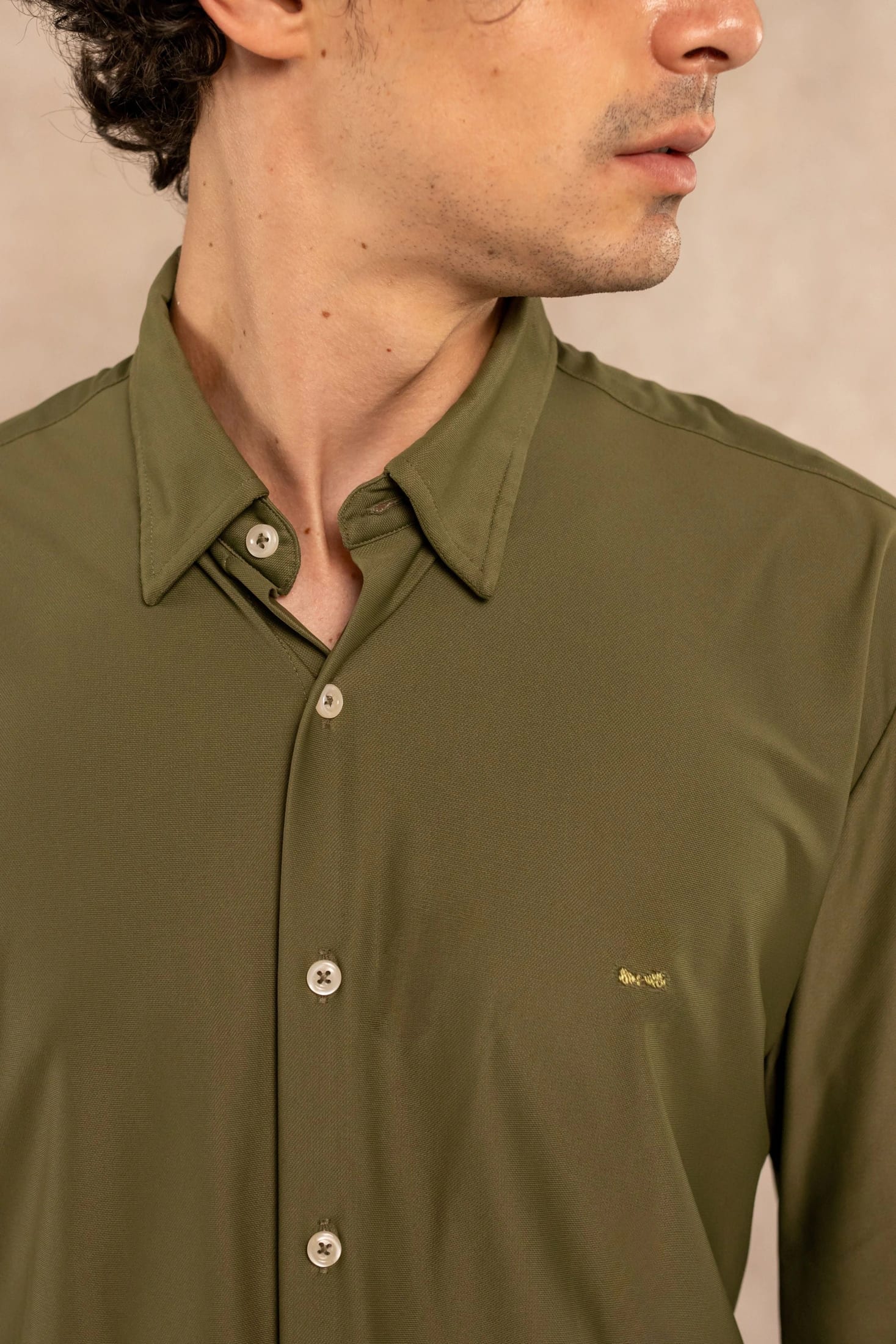 Camisa Performance Oxford Verde Militar - imagen 6