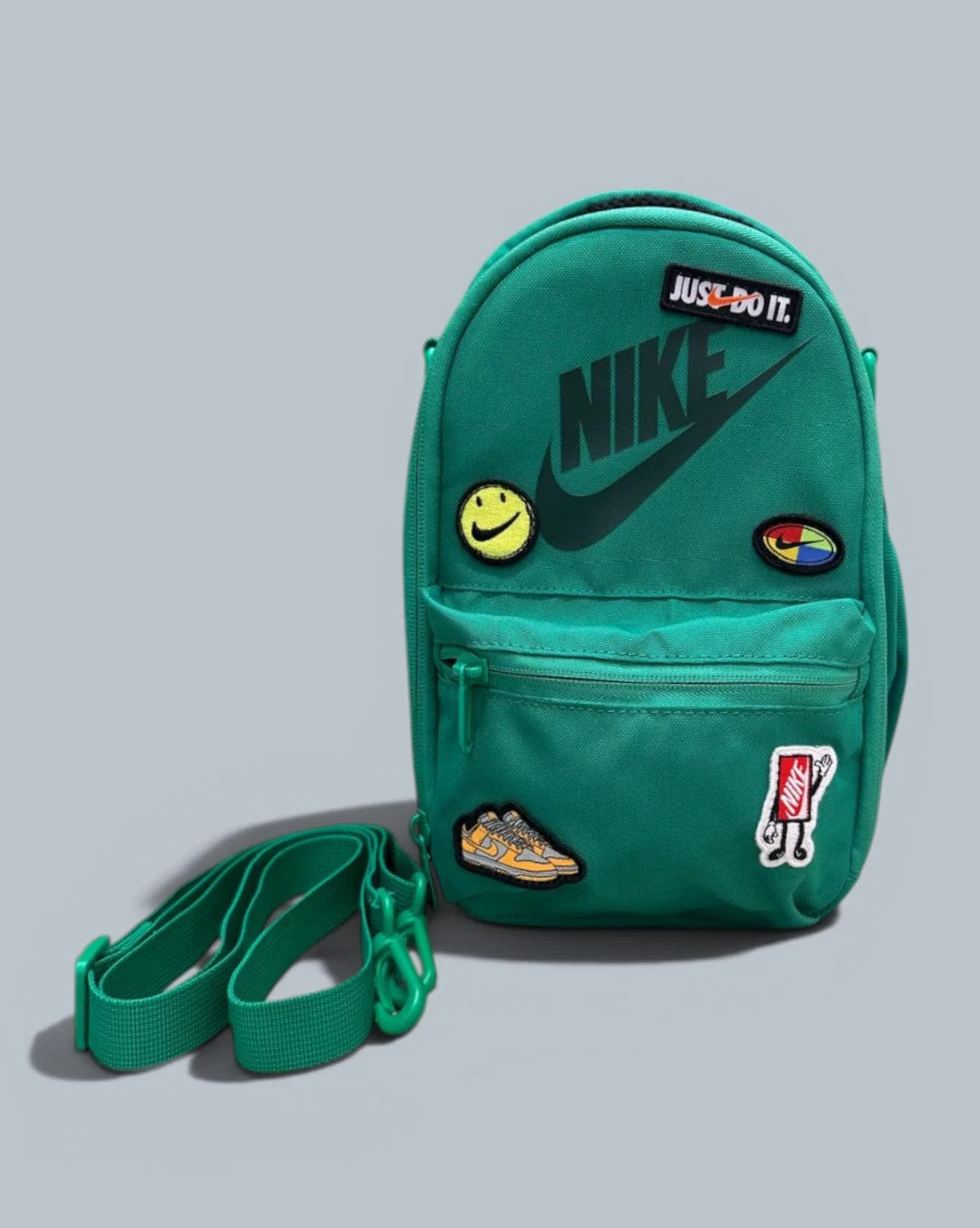 BOLSO VERDE MANOS LIBRE APLIQUES NIKE - imagen 1