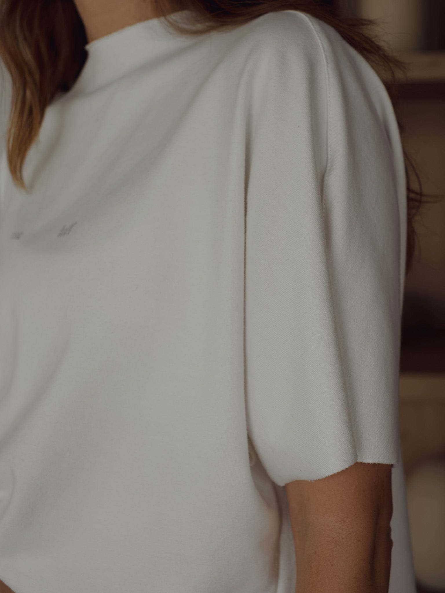 ONE HALF ROLLED SLEEVE T-SHIRT - SOFT WHITE - imagen 9