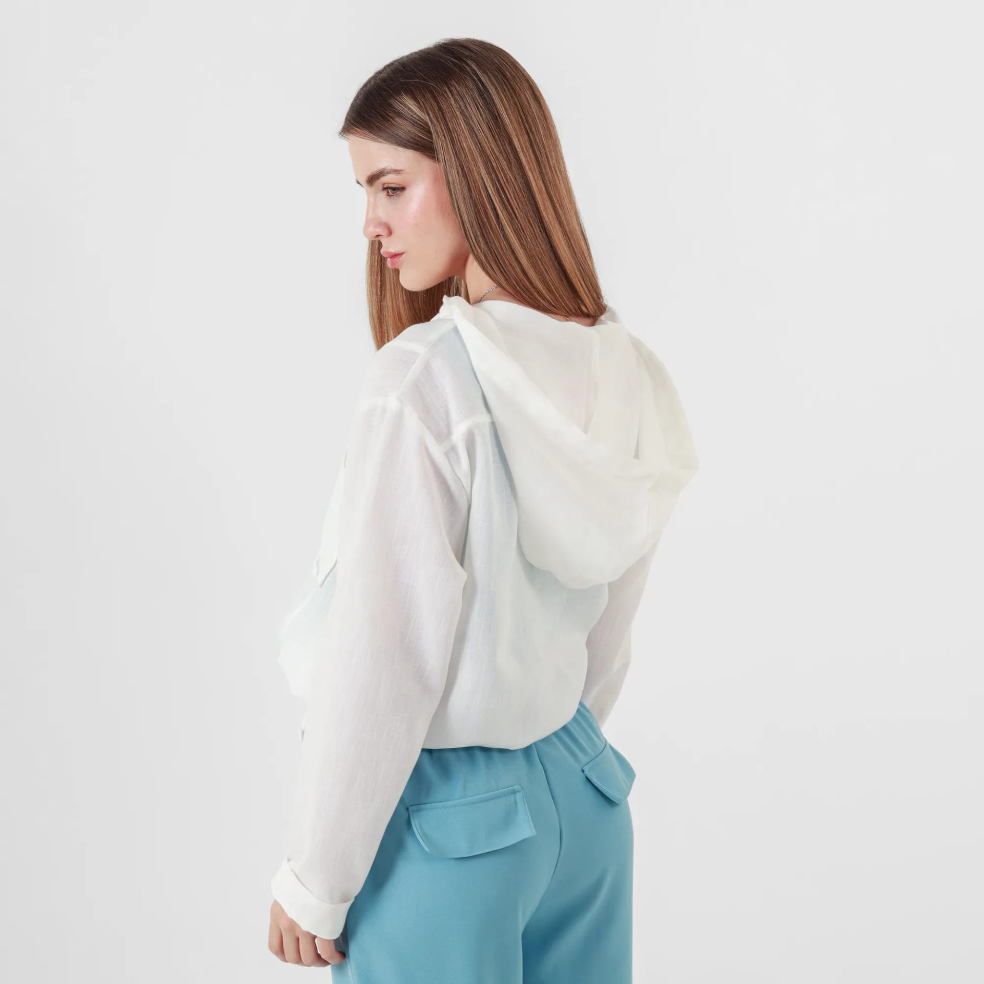 Chaqueta ligera manga larga con capucha y bolsillos - imagen 6
