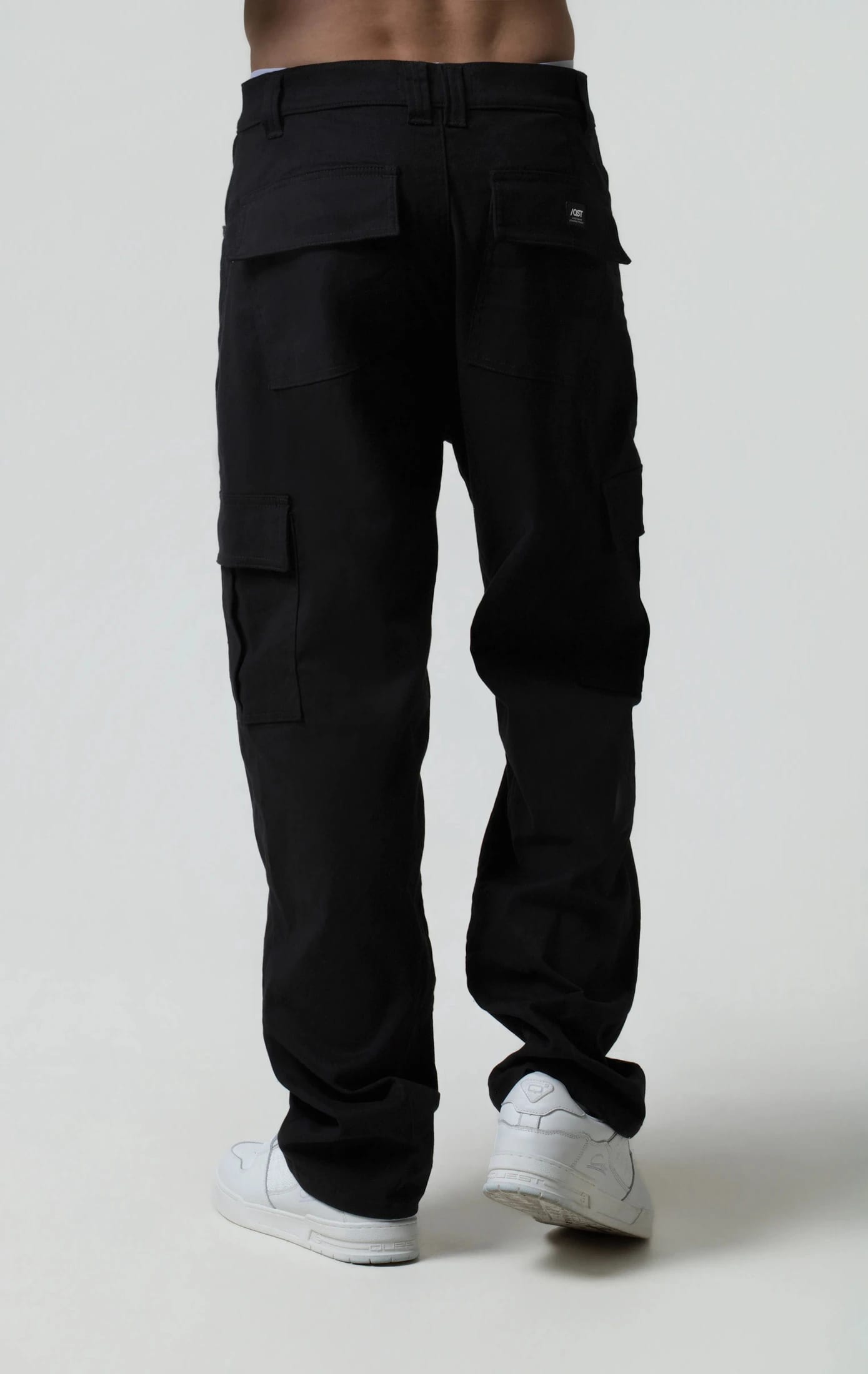 PANTALON CARGO COLOR NEGRO - imagen 3