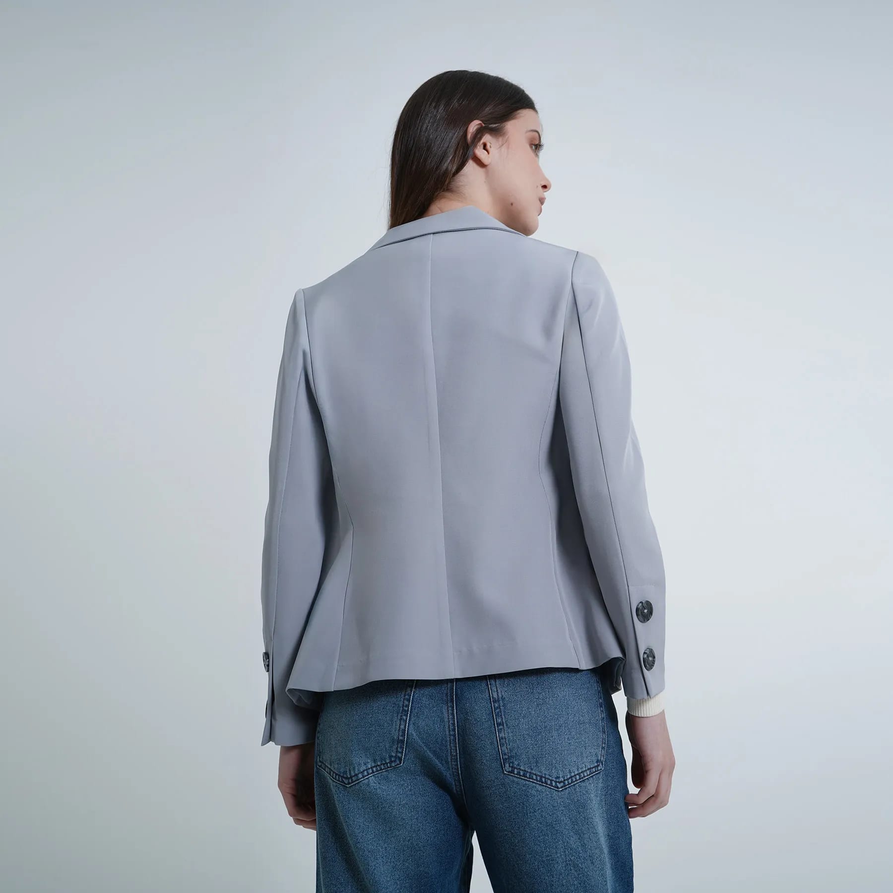 Chaqueta blazer básico con solapa y botones - imagen 32