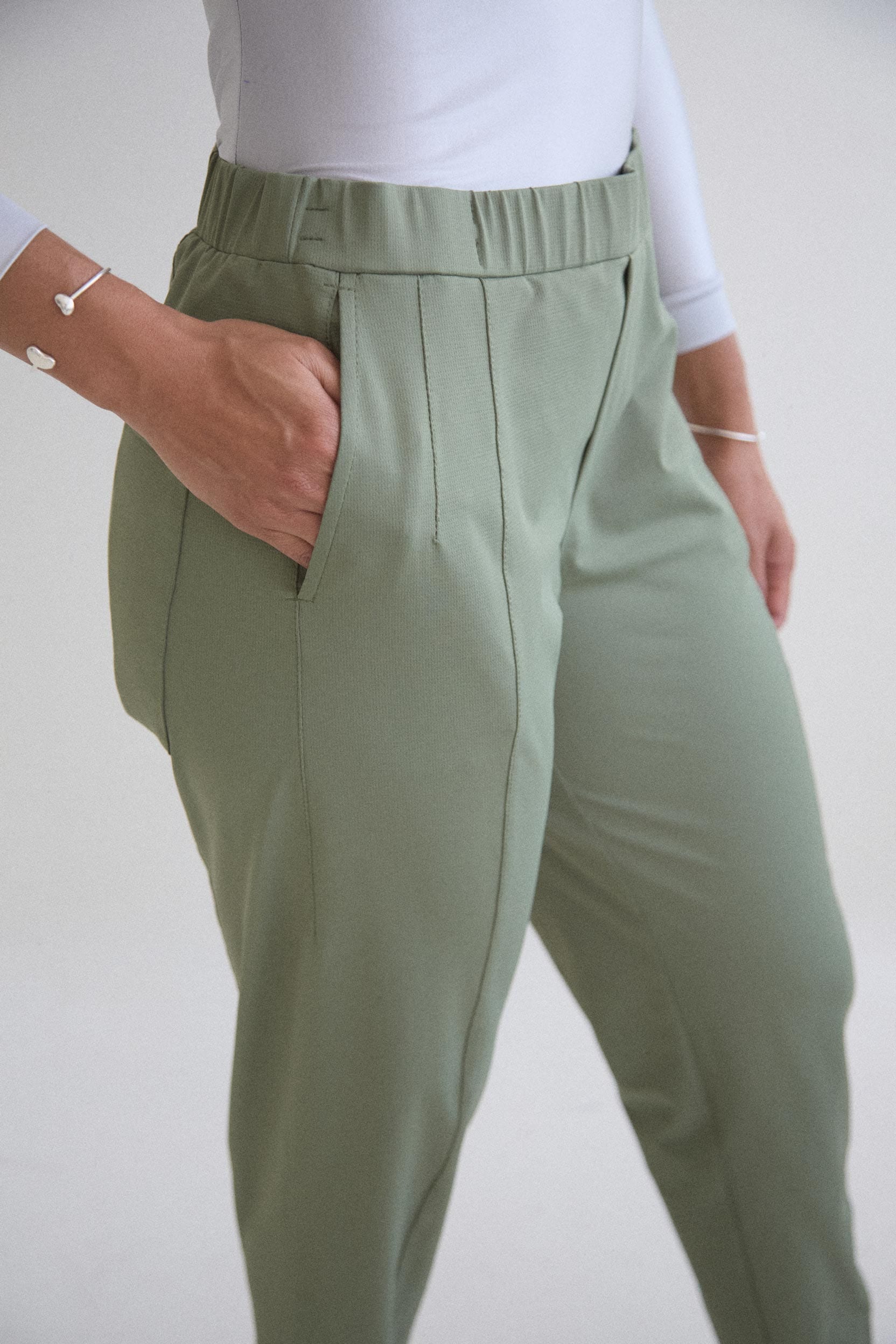 Pantalón Tech Clásico Verde Oliva MAGO - imagen 2