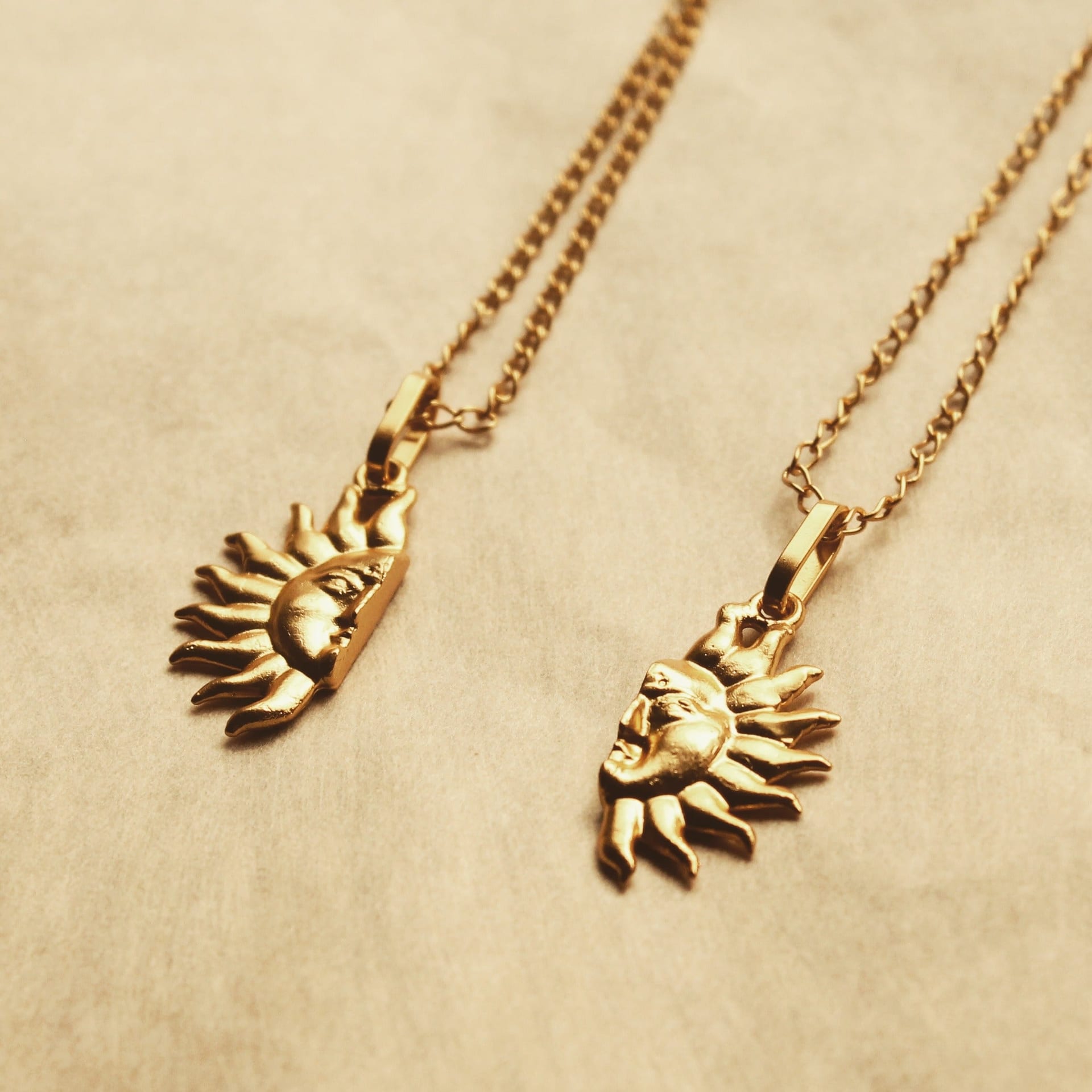 Cadena con sol media cara - imagen 3