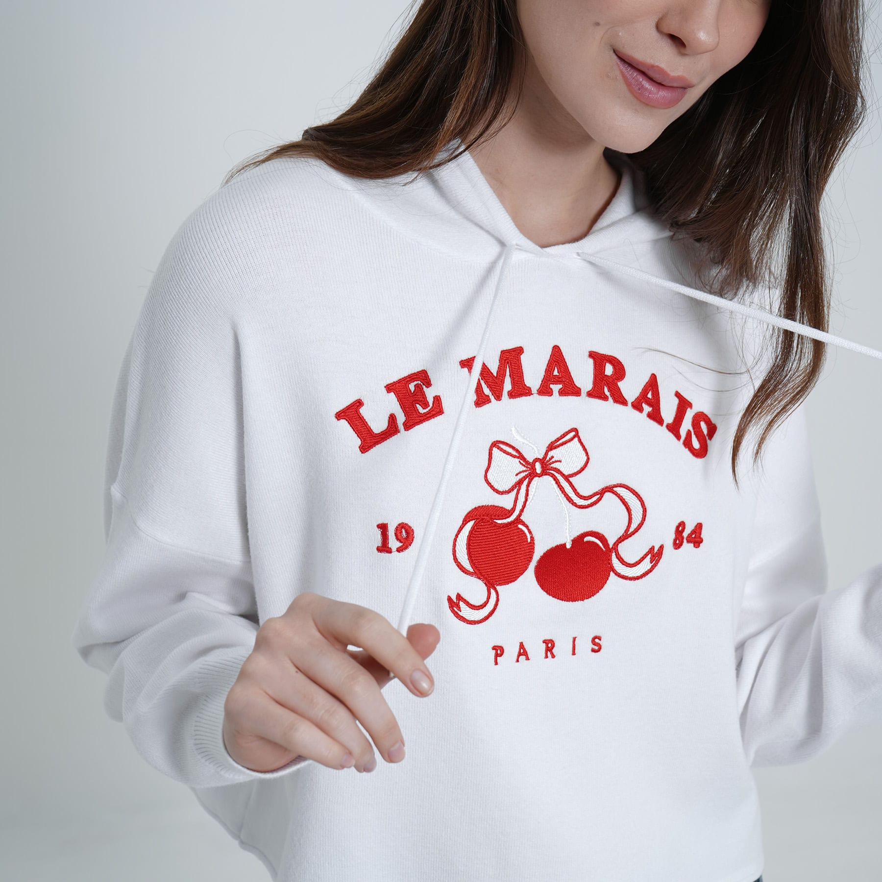 Buzo sudadera crop con capucha bordado Berry - imagen 3