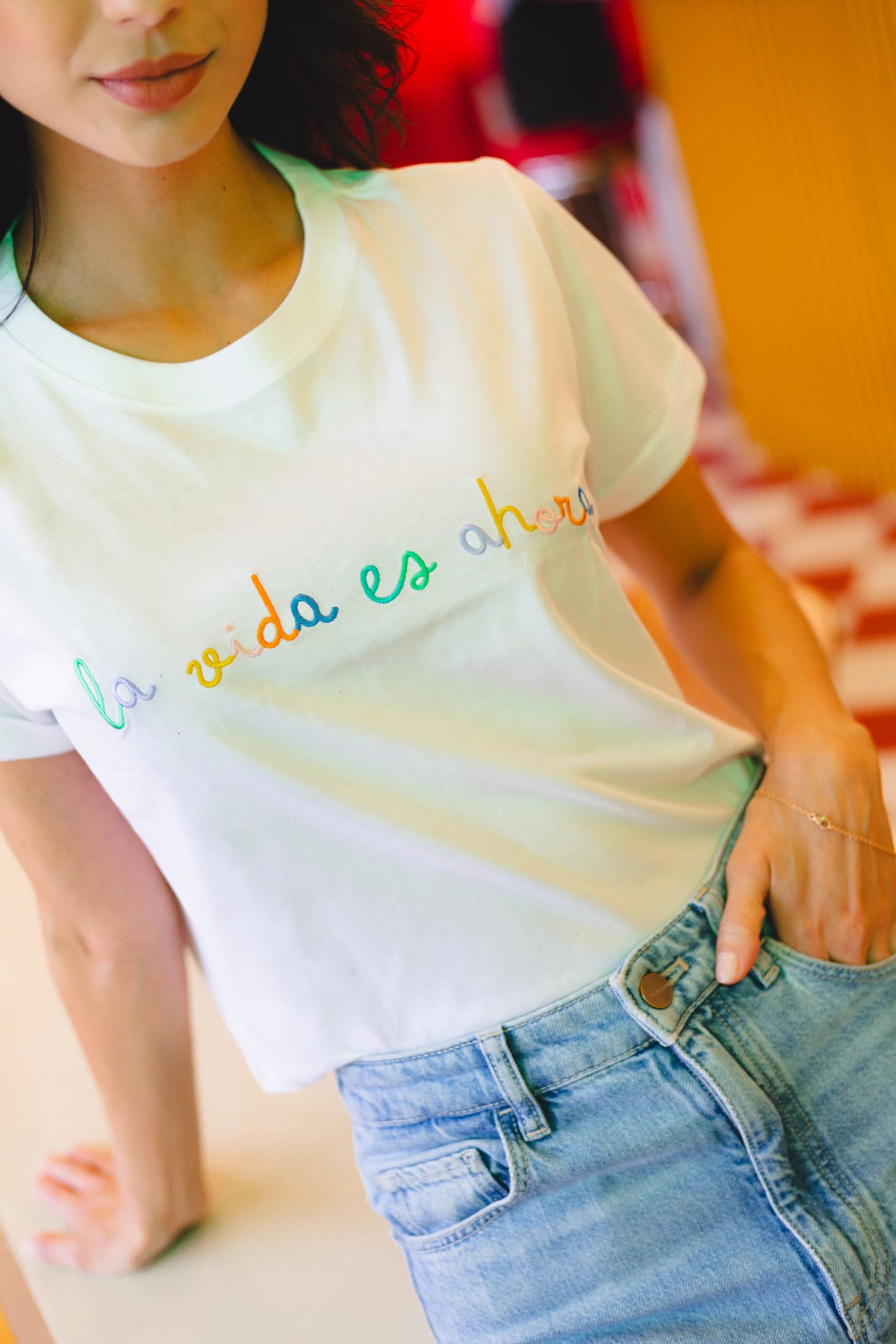 La Vida Es Ahora Embroidered Cropped Tee - imagen 1