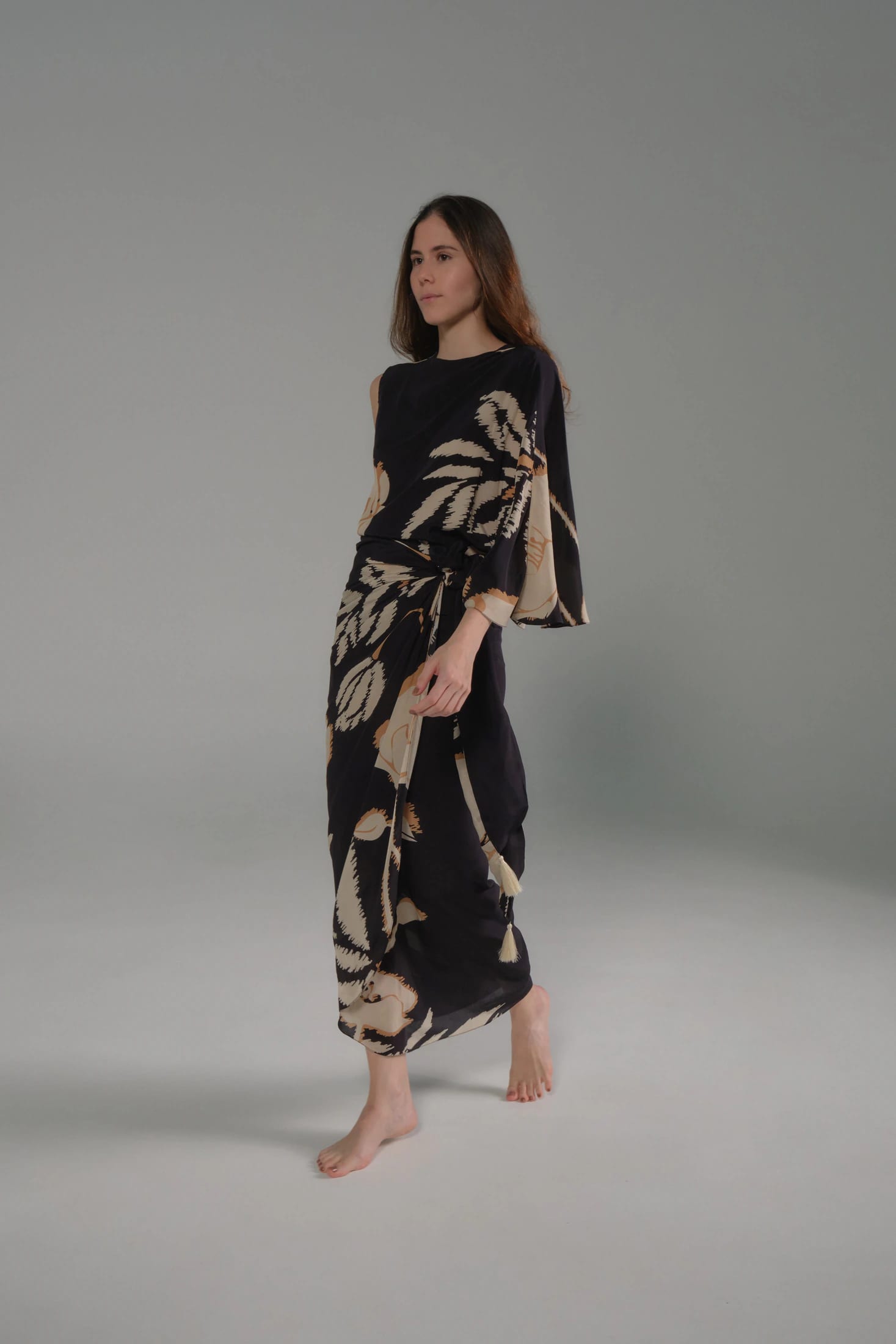 Gonzalez Crepe Chine Blouse / Black - Beige Gladiolos - imagen 2